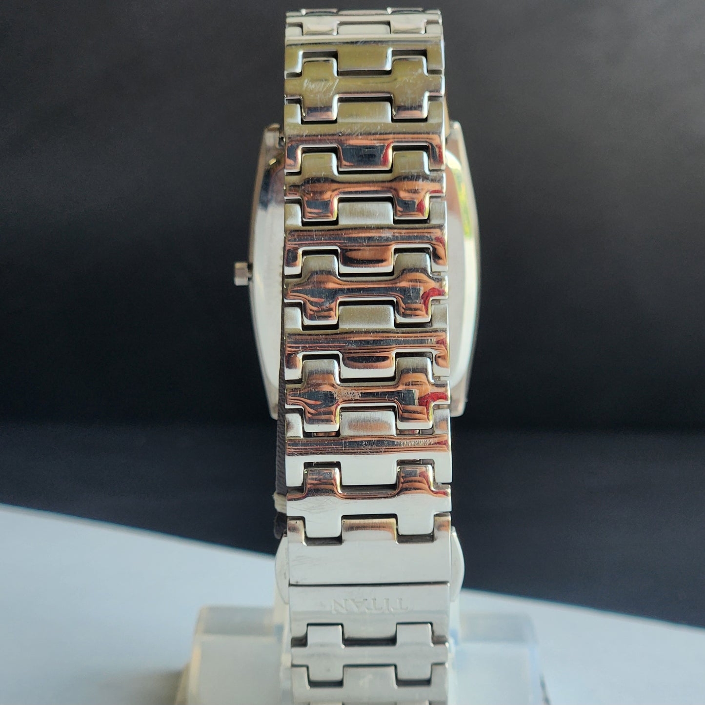 Original TITAN EDGE 1044YCE31 Barrel White Face 29MM Case Men's Watch H82