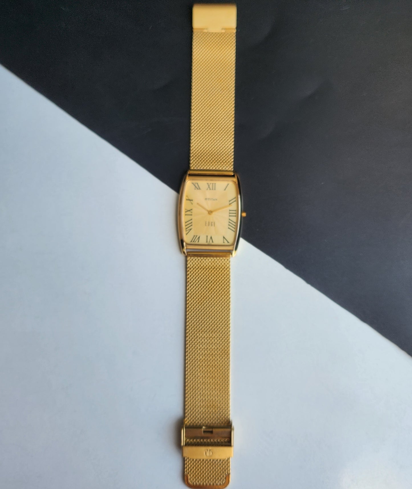Original TITAN EDGE 1596NCA31 Barrel Golden Face 33MM Case Men's Watch H85