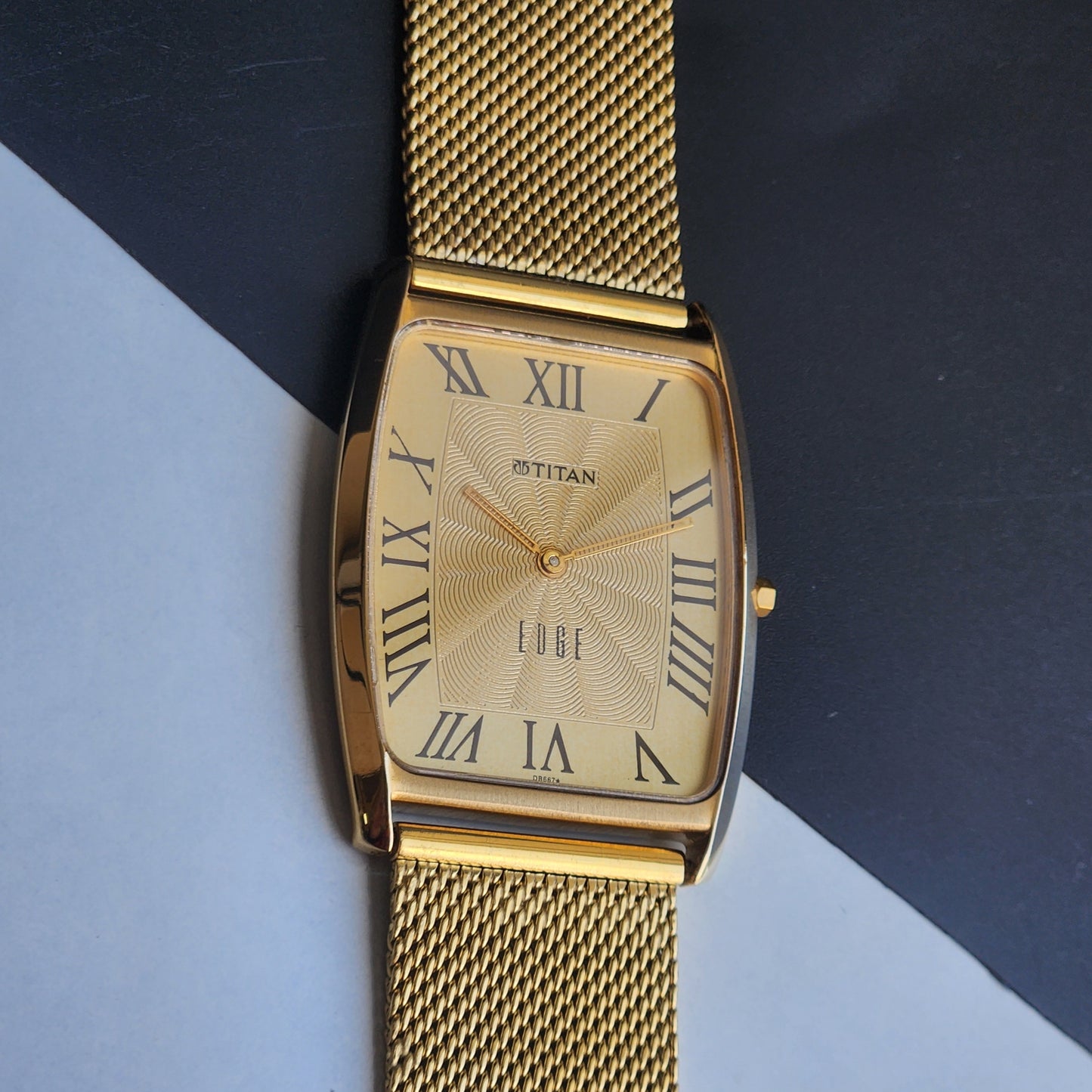Original TITAN EDGE 1596NCA31 Barrel Golden Face 33MM Case Men's Watch H85