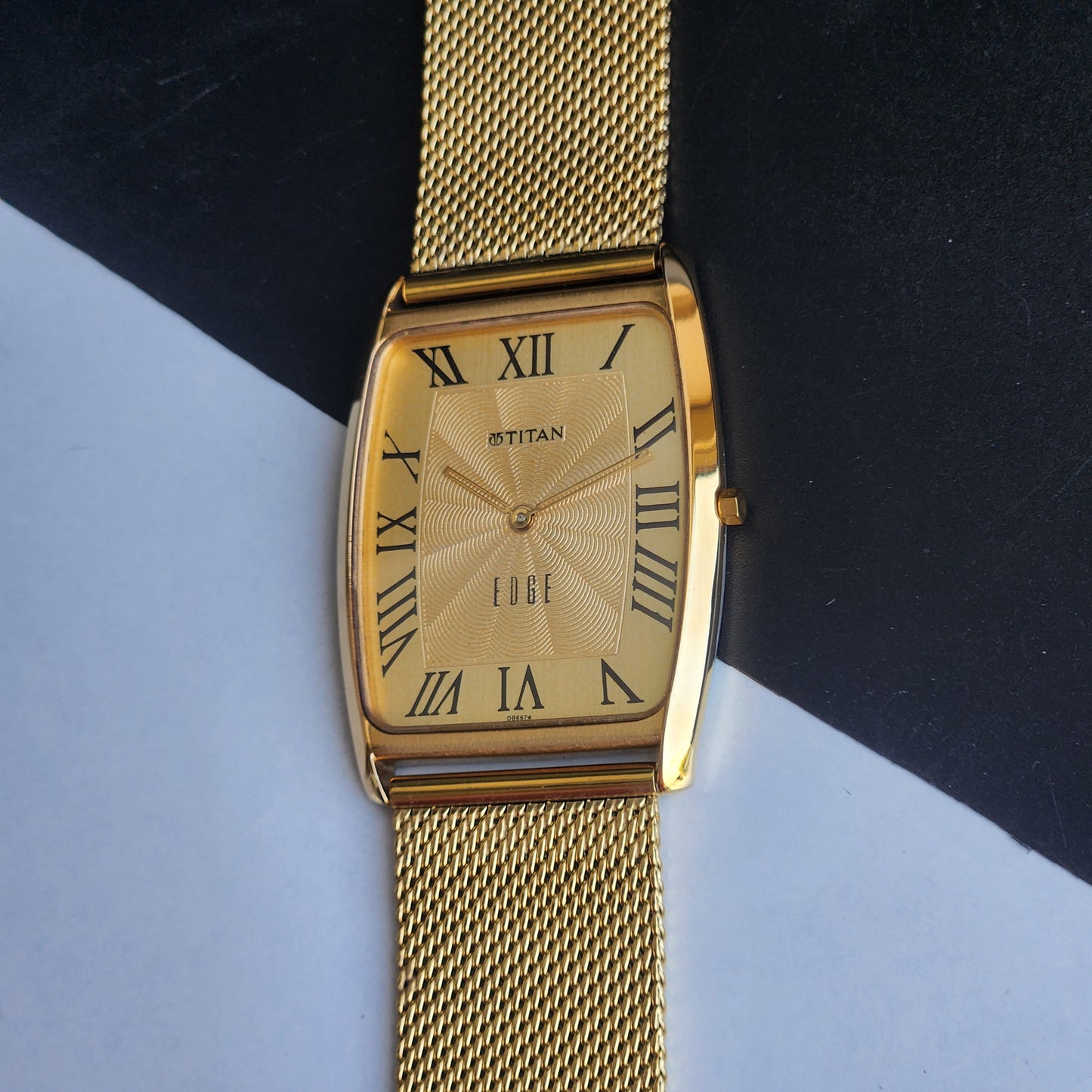 Original TITAN EDGE 1596NCA31 Barrel Golden Face 33MM Case Men's Watch H85