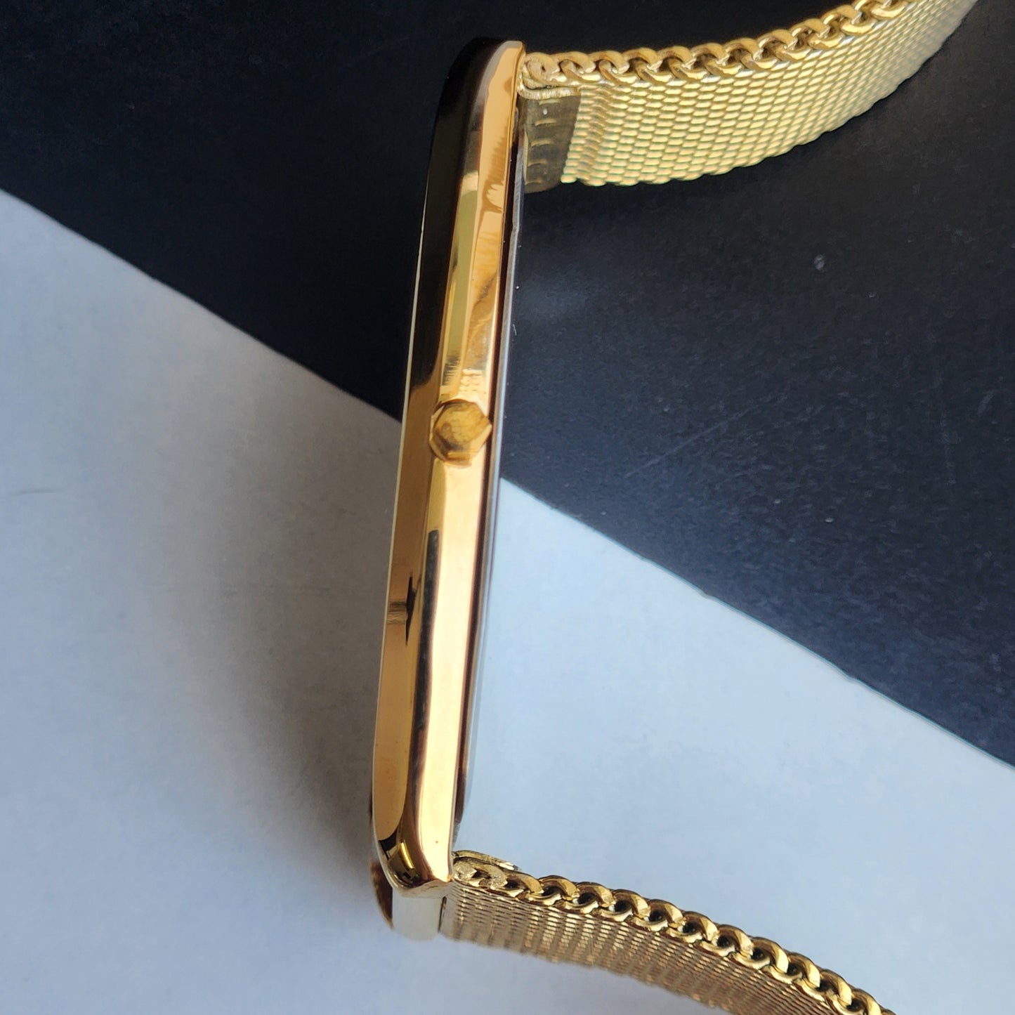 Original TITAN EDGE 1596NCA31 Barrel Golden Face 33MM Case Men's Watch H85