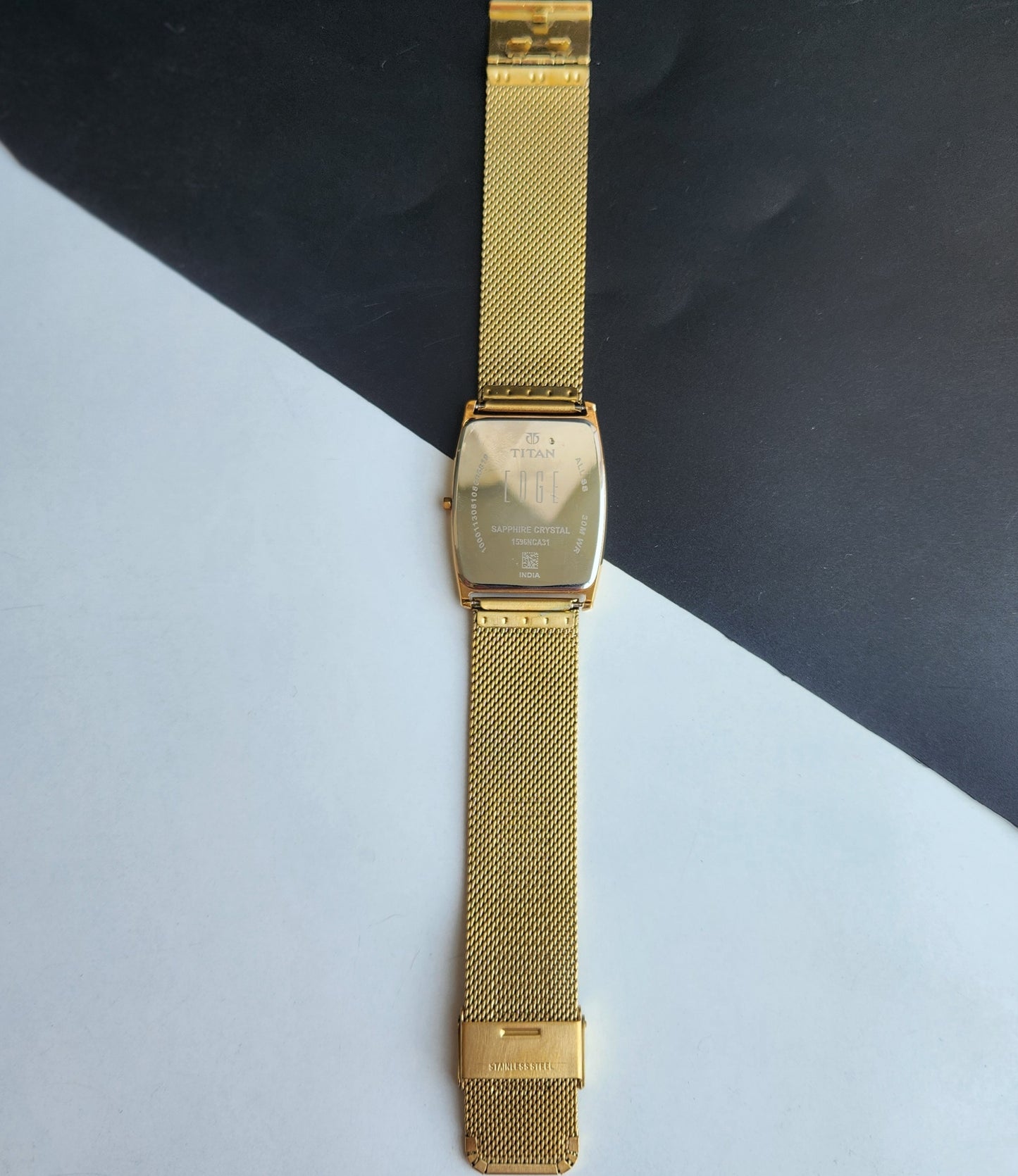Original TITAN EDGE 1596NCA31 Barrel Golden Face 33MM Case Men's Watch H85