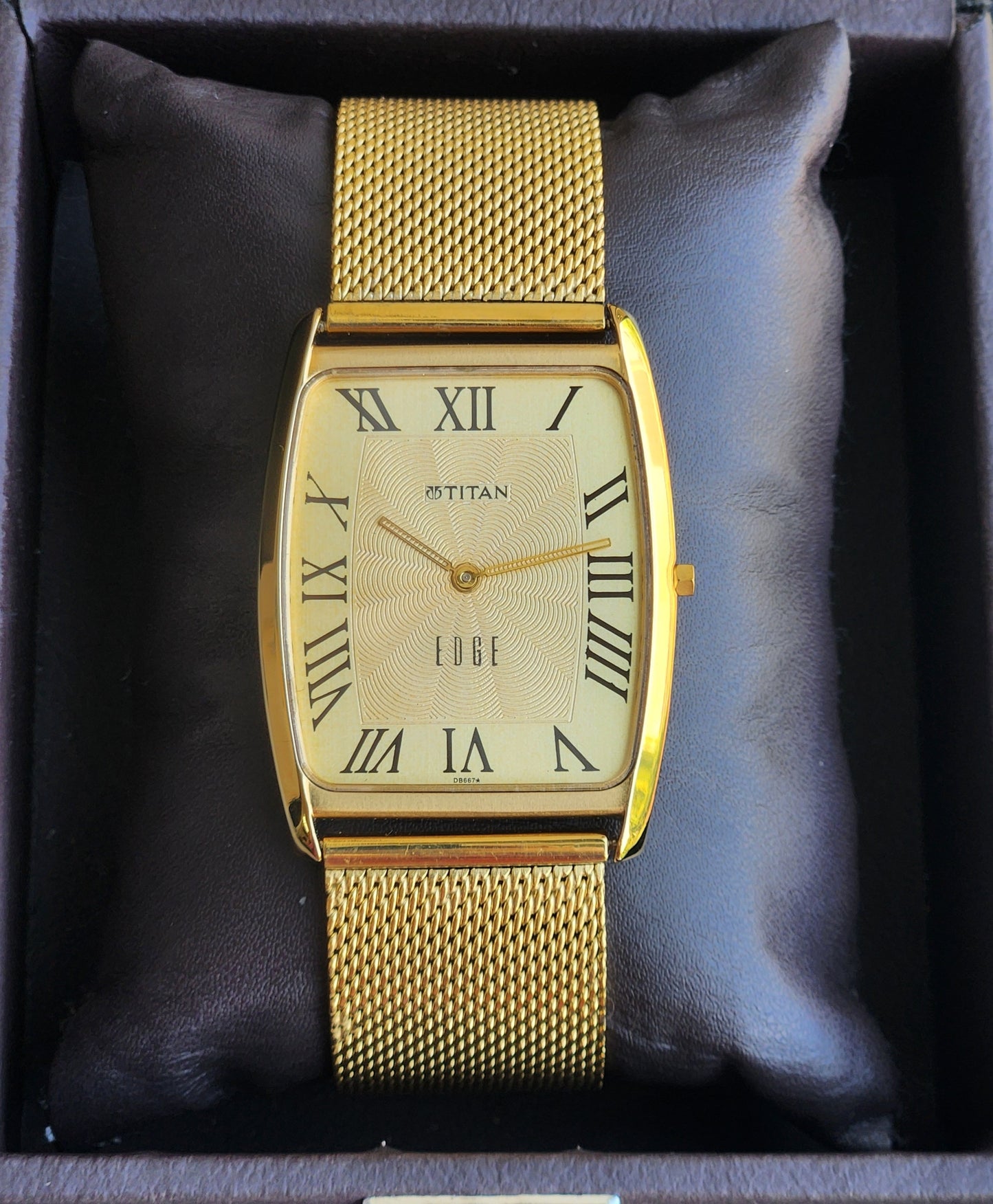 Original TITAN EDGE 1596NCA31 Barrel Golden Face 33MM Case Men's Watch H85