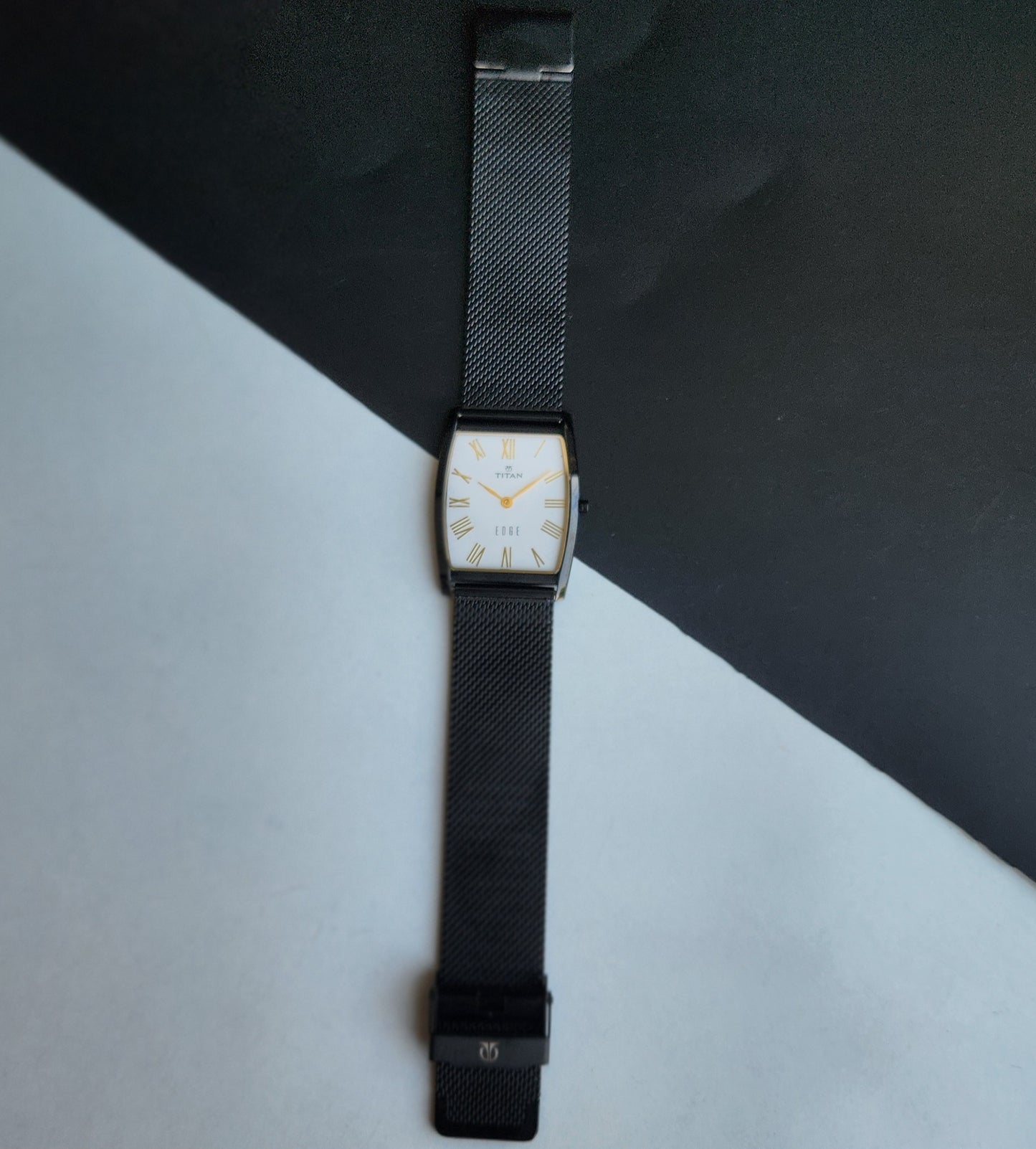 Original TITAN EDGE 1044YCE31 Barrel White Face 29MM Case Men's Watch H86