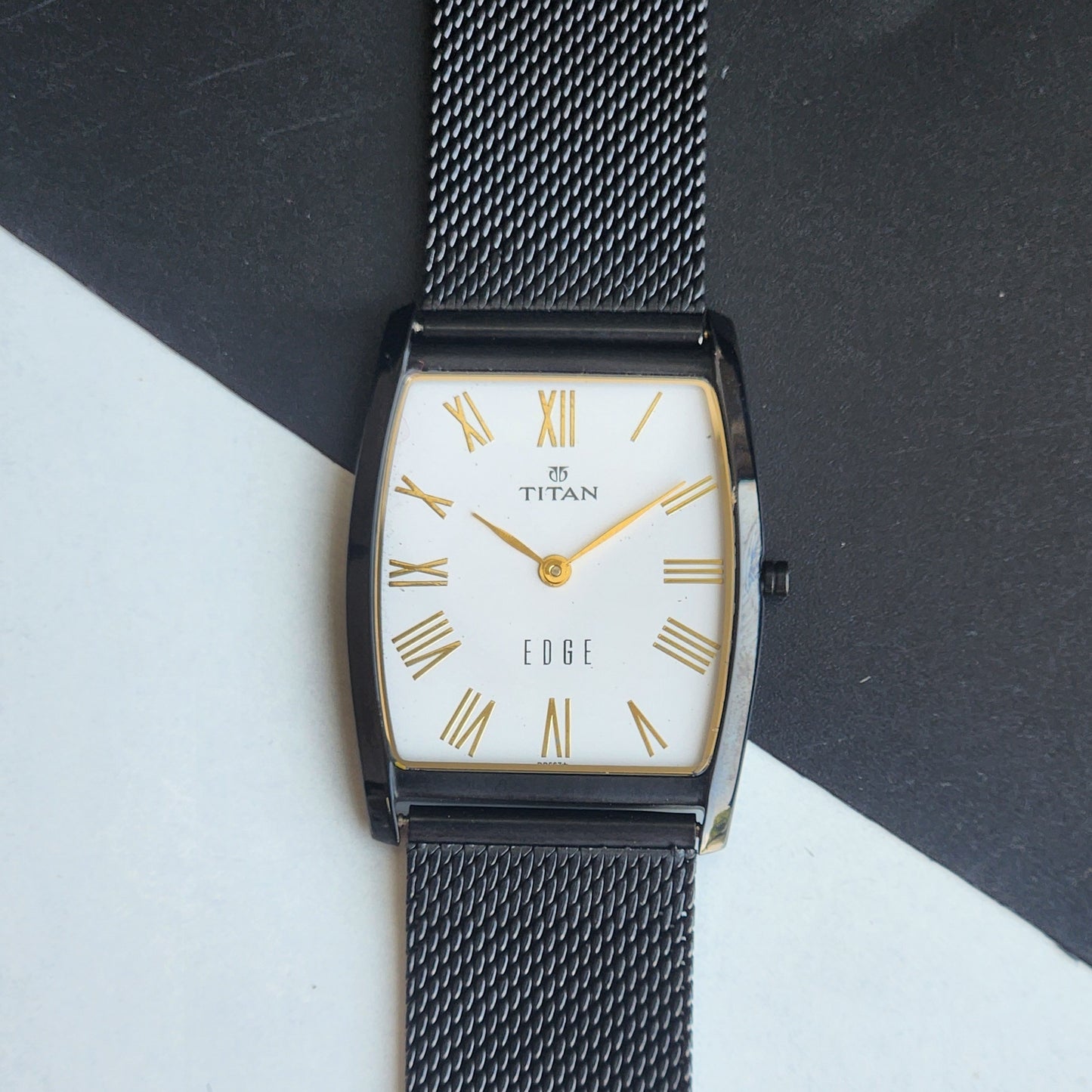 Original TITAN EDGE 1044YCE31 Barrel White Face 29MM Case Men's Watch H86