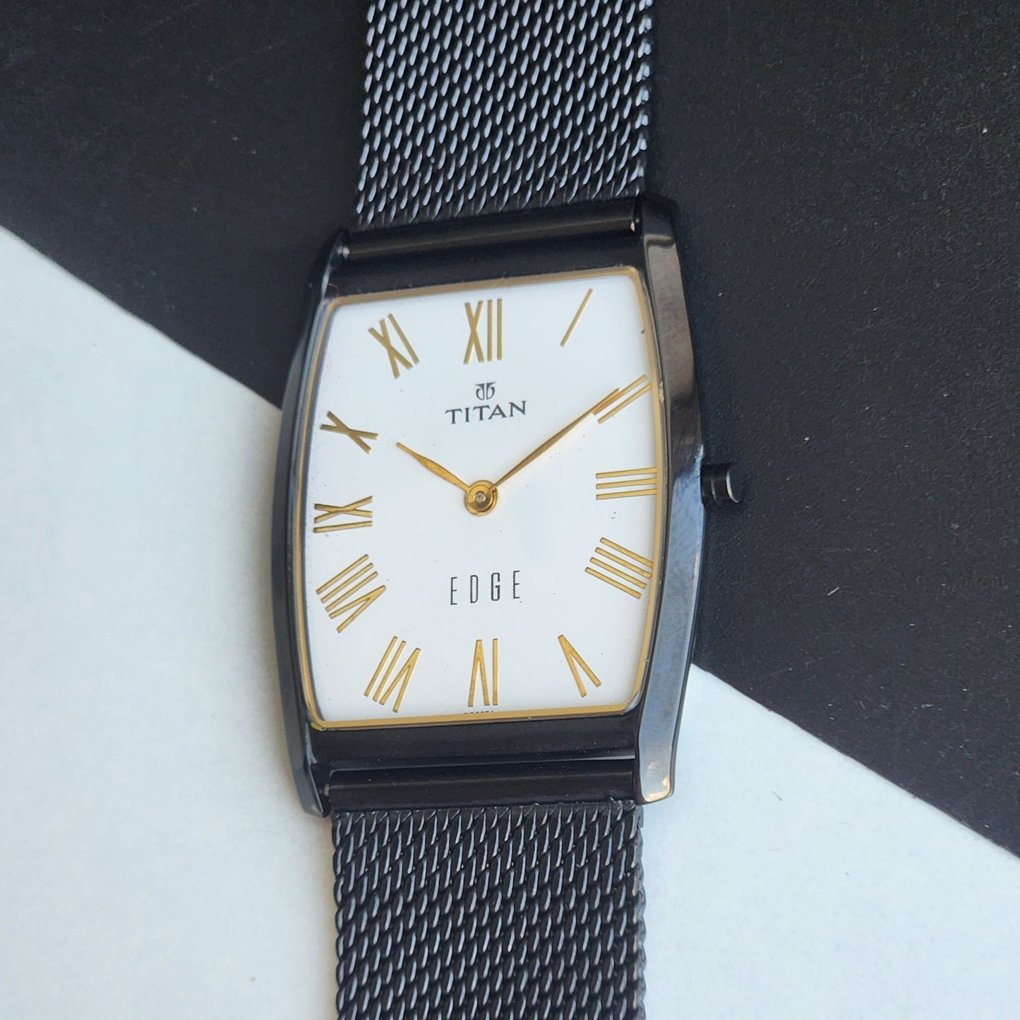 Original TITAN EDGE 1044YCE31 Barrel White Face 29MM Case Men's Watch H86