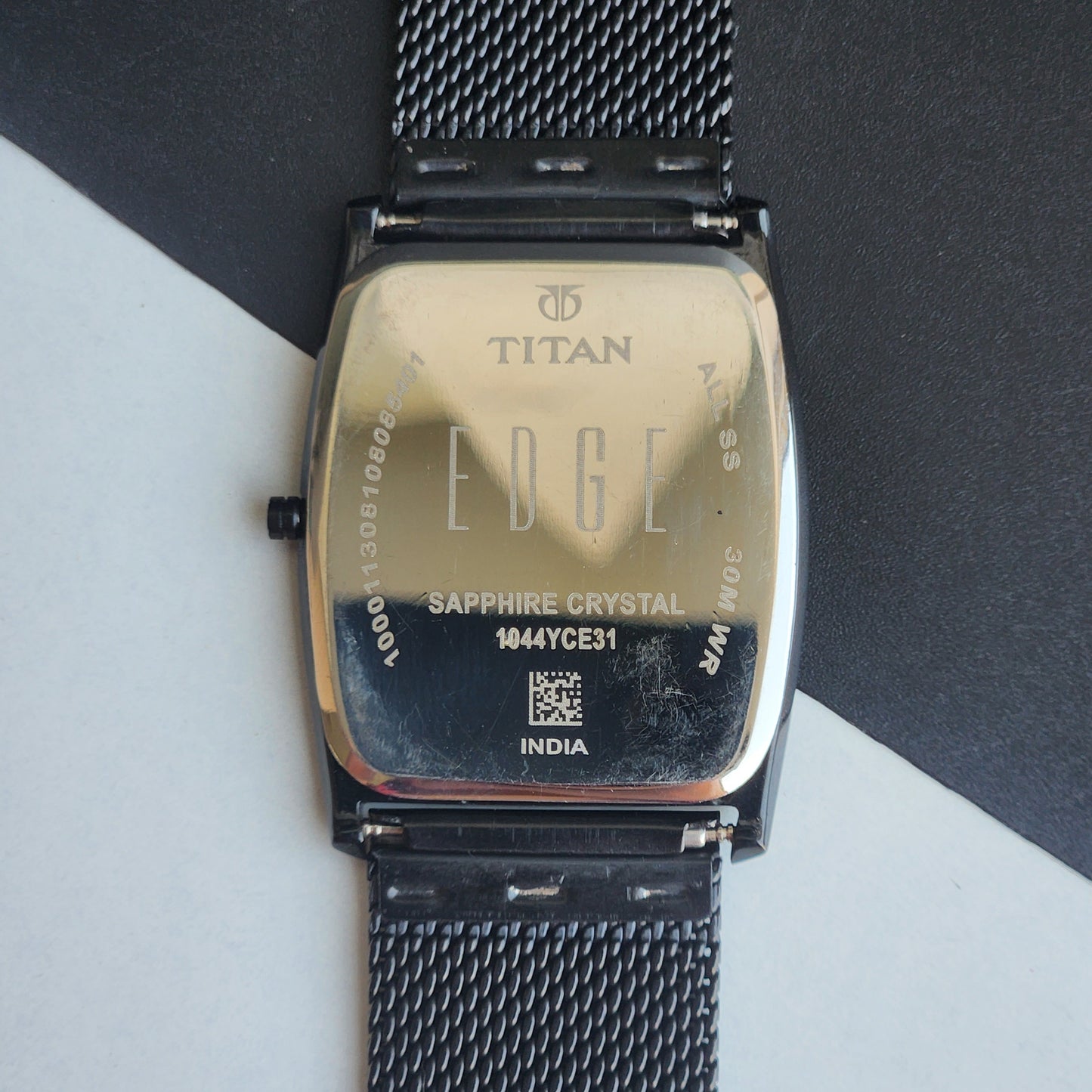 Original TITAN EDGE 1044YCE31 Barrel White Face 29MM Case Men's Watch H86