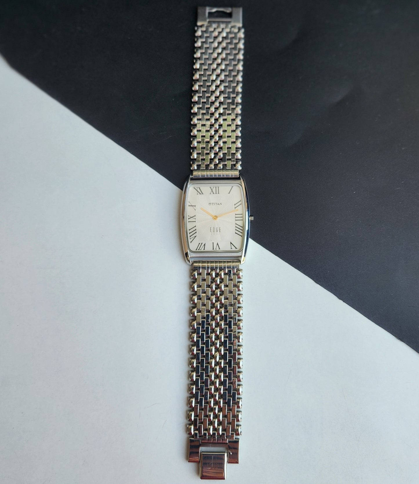 Original TITAN EDGE 1596NCA31 Barrel White Face 33MM Case Not Adjustable Men's Watch H87