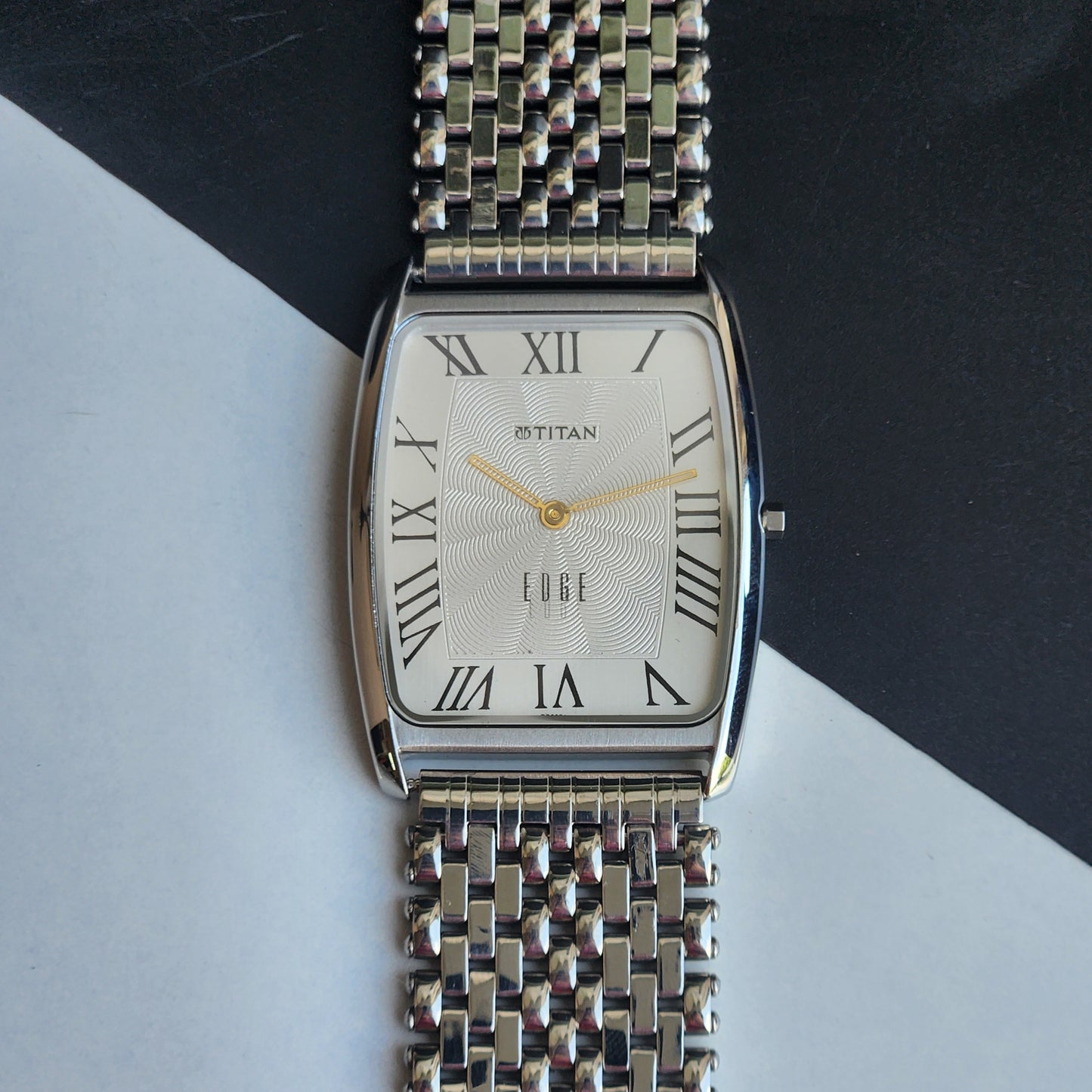 Original TITAN EDGE 1596NCA31 Barrel White Face 33MM Case Not Adjustable Men's Watch H87