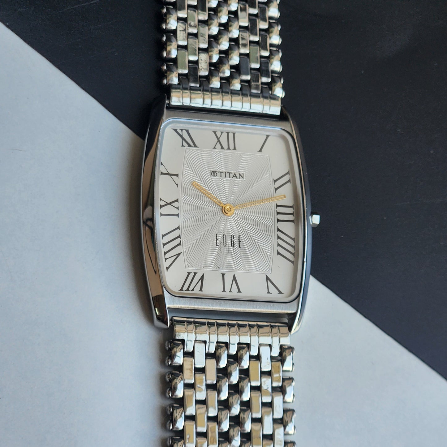 Original TITAN EDGE 1596NCA31 Barrel White Face 33MM Case Not Adjustable Men's Watch H87