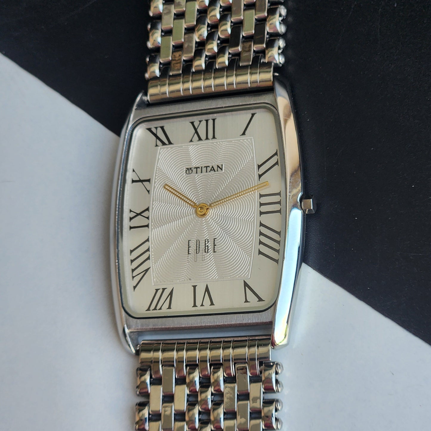 Original TITAN EDGE 1596NCA31 Barrel White Face 33MM Case Not Adjustable Men's Watch H87
