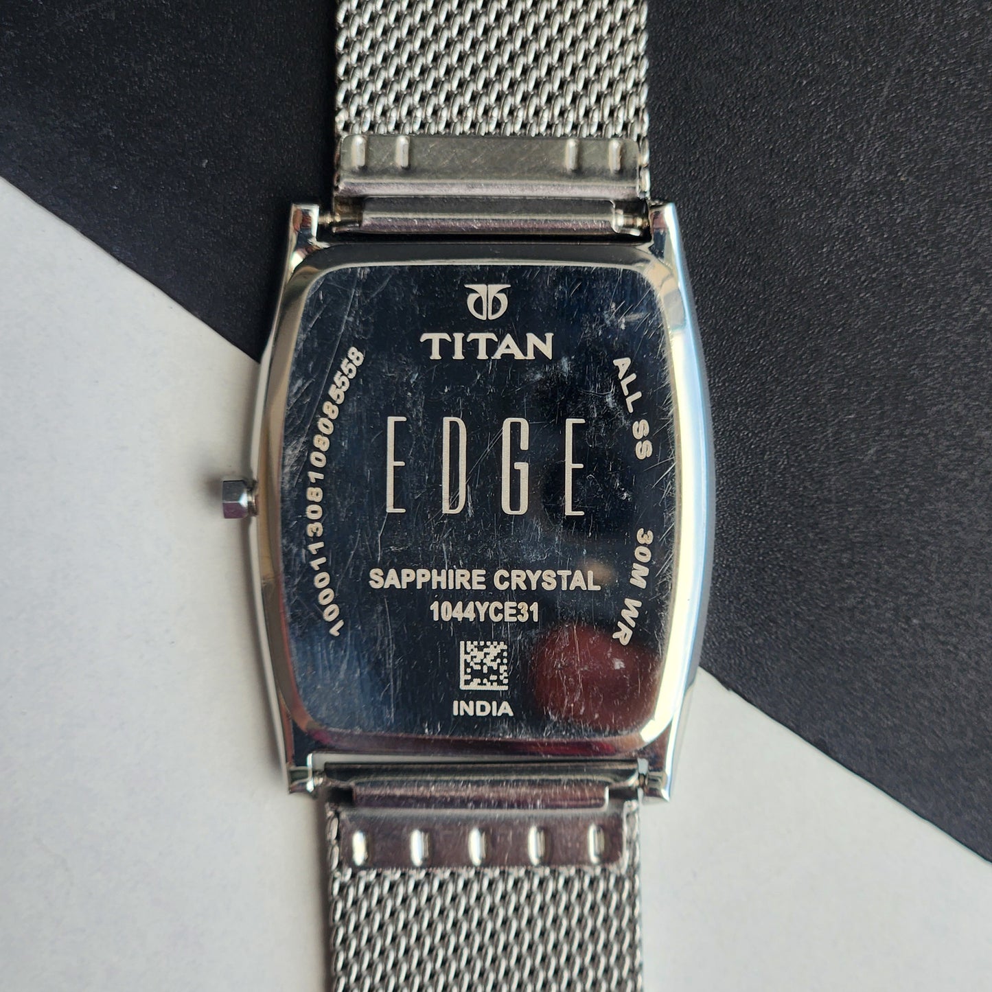 Original TITAN EDGE 1044YCE31 Barrel Golden Face 29MM Case Men's Watch H89