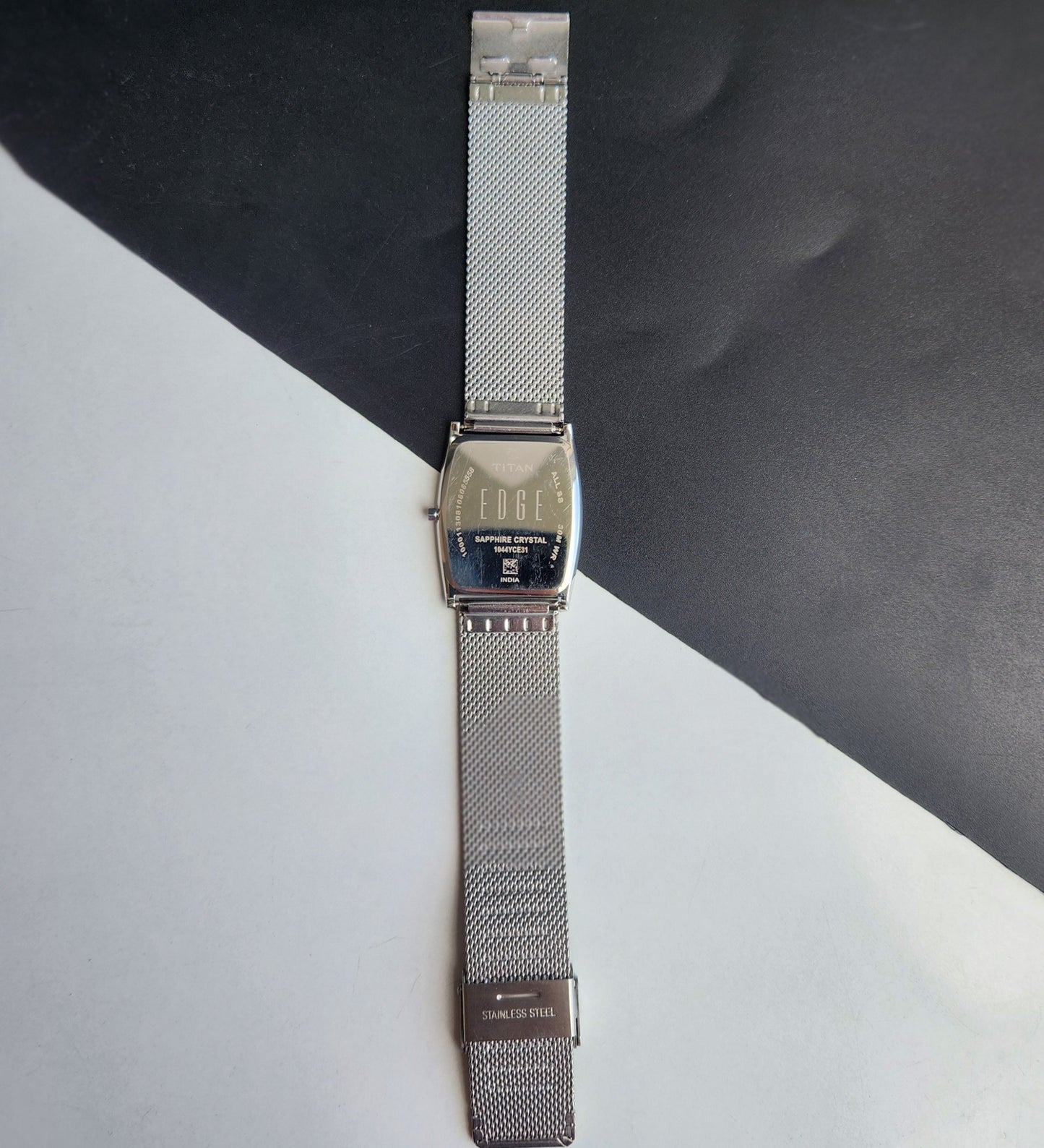 Original TITAN EDGE 1044YCE31 Barrel Golden Face 29MM Case Men's Watch H89