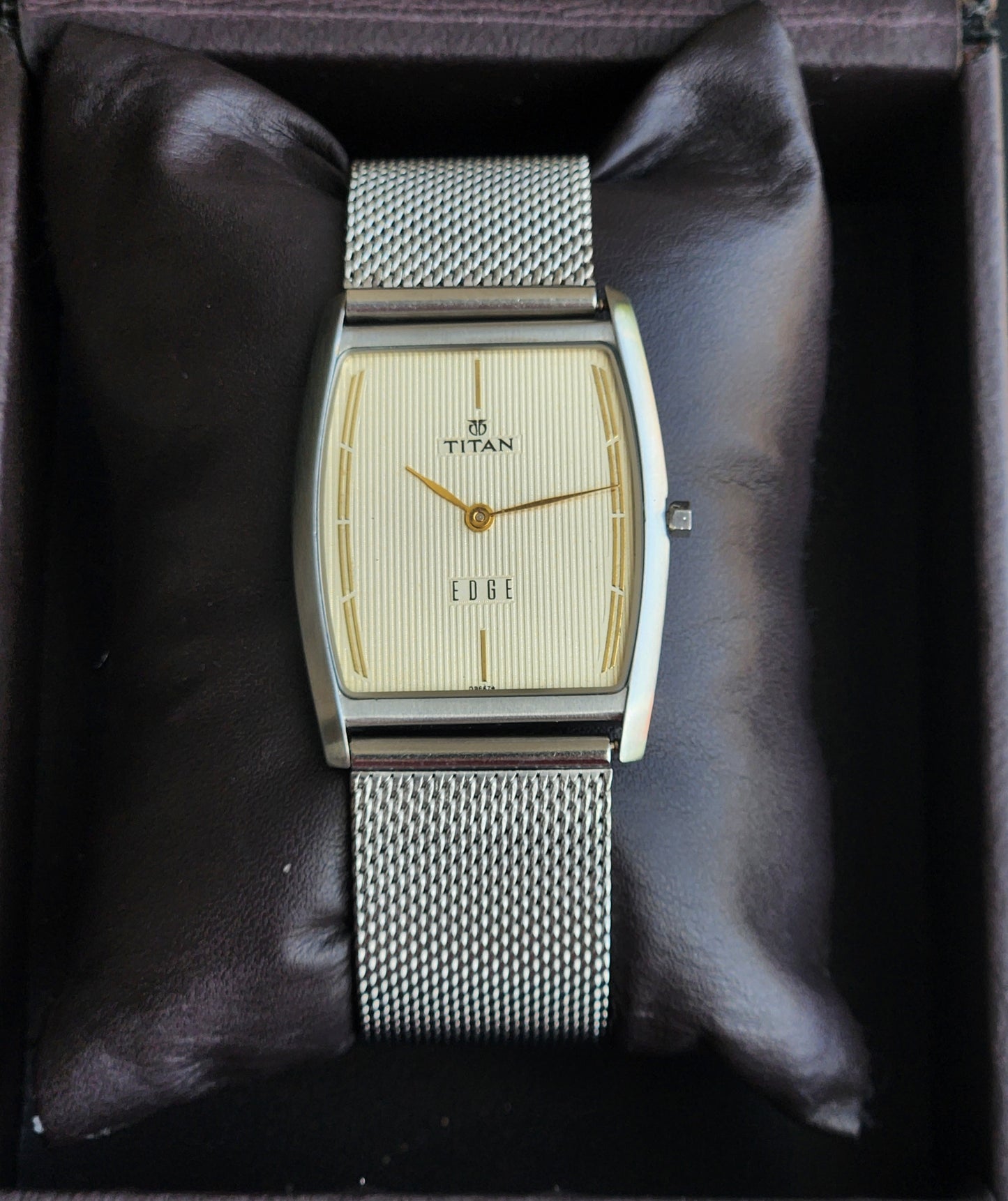 Original TITAN EDGE 1044YCE31 Barrel Golden Face 29MM Case Men's Watch H89