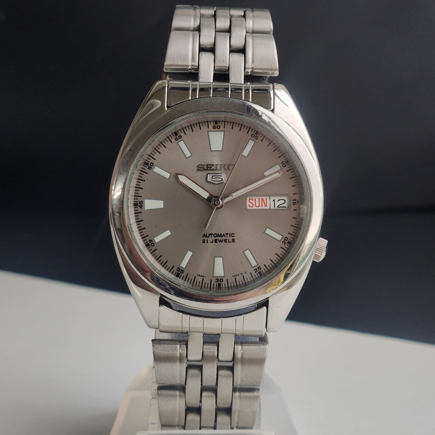 Vintage Original Seiko 5 Automatic 7S26-00X0 Grey Face 21 Jewels With Exhibition Back Day-Date Japanese Men's Wrist Watch I50