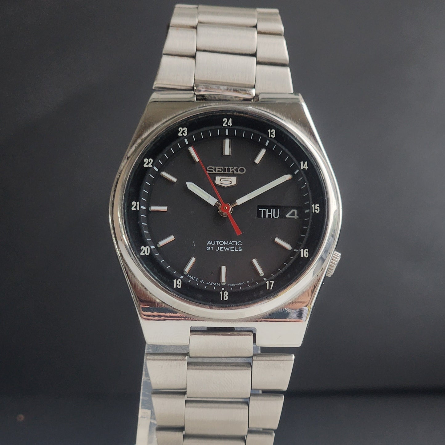 Vintage Original Seiko 5 Automatic 7S26-0530 Black Face 21 Jewels With Exhibition Back Day-Date Japanese Men's Wrist Watch I51