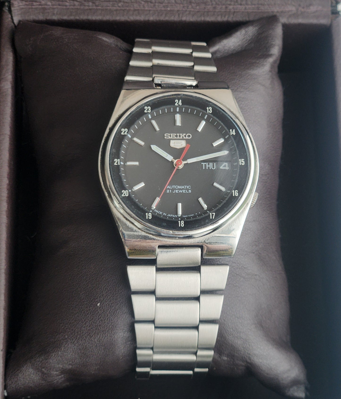 Vintage Original Seiko 5 Automatic 7S26-0530 Black Face 21 Jewels With Exhibition Back Day-Date Japanese Men's Wrist Watch I51