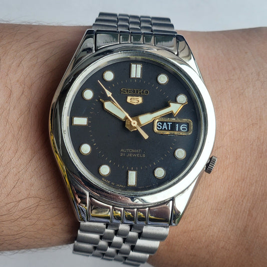 Vintage Original Seiko 5 Automatic 7S26-0480 Black Face 21 Jewels With Exhibition Back Day-Date Japanese Men's Wrist Watch I53