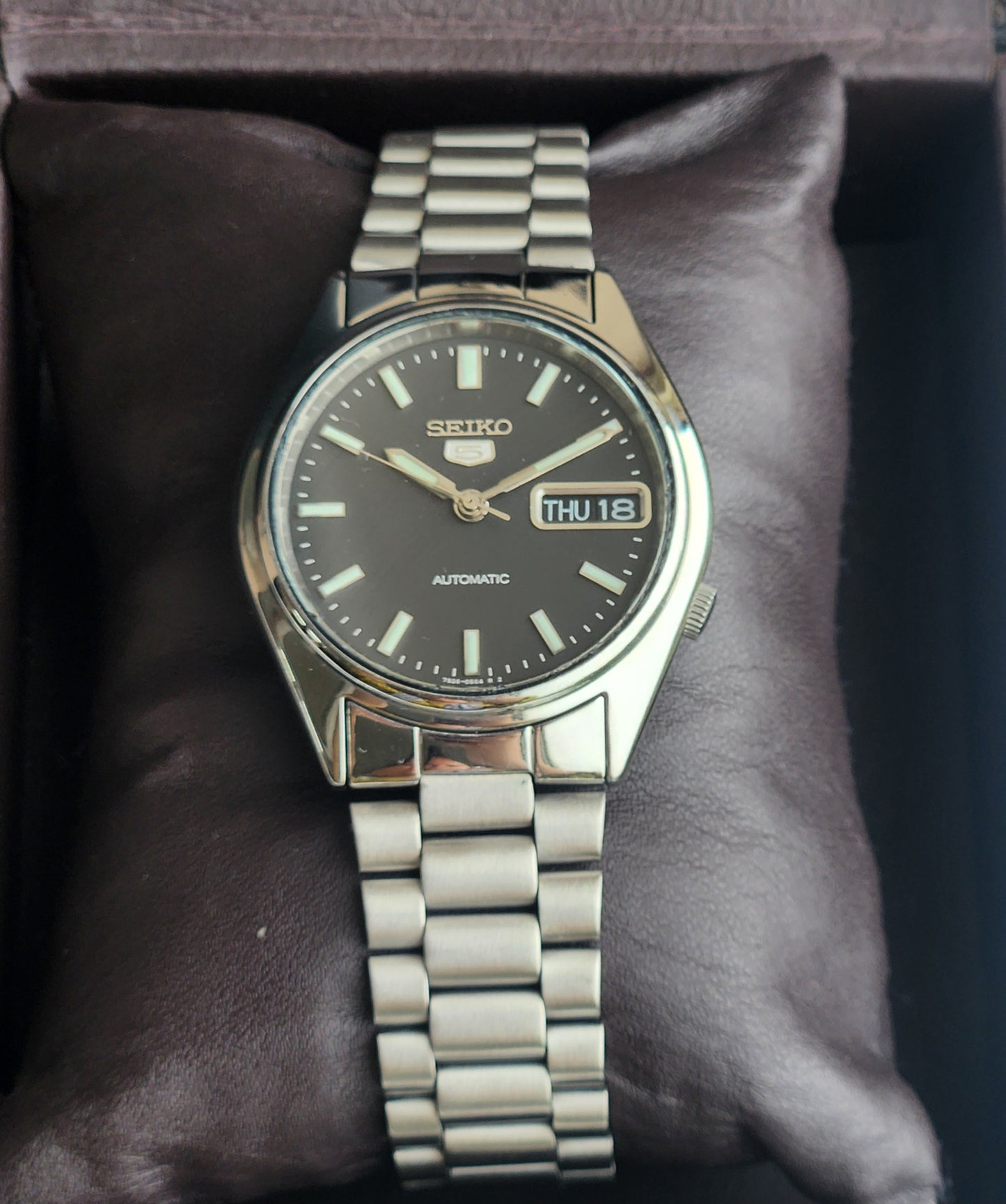 Vintage Original Seiko 5 Automatic 7S26-0560 Black Face 21 Jewels With Exhibition Back Day-Date Japanese Men's Wrist Watch I54