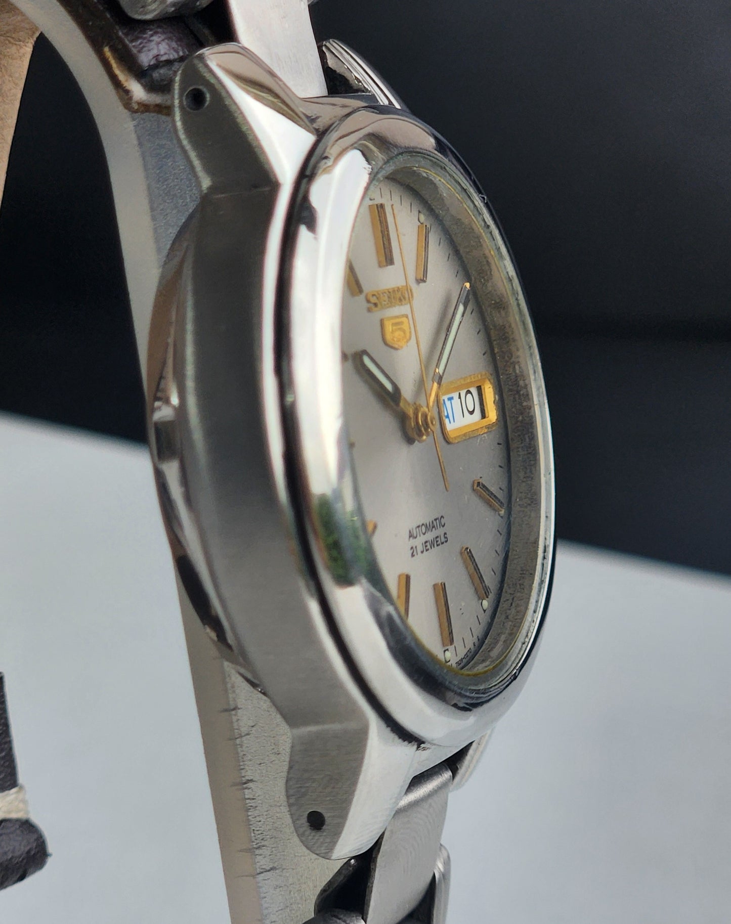 Vintage Original Seiko 5 Automatic 7S26-0500 Grey Face 21 Jewels With Exhibition Back Day-Date Japanese Men's Wrist Watch I55