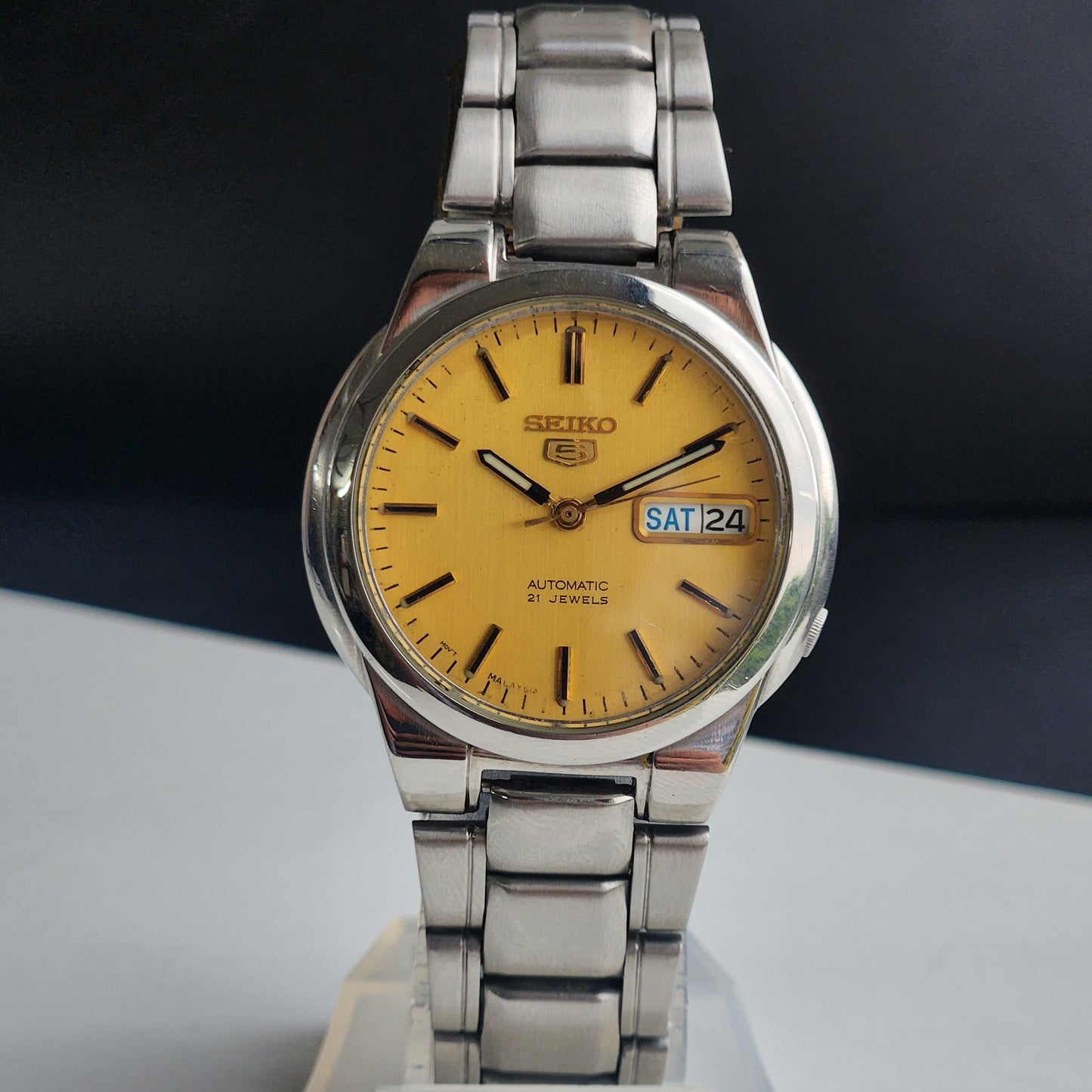 Vintage Original Seiko 5 Automatic 7S26-0530 Golden Face 21 Jewels With Exhibition Back Day-Date Japanese Men's Wrist Watch I56