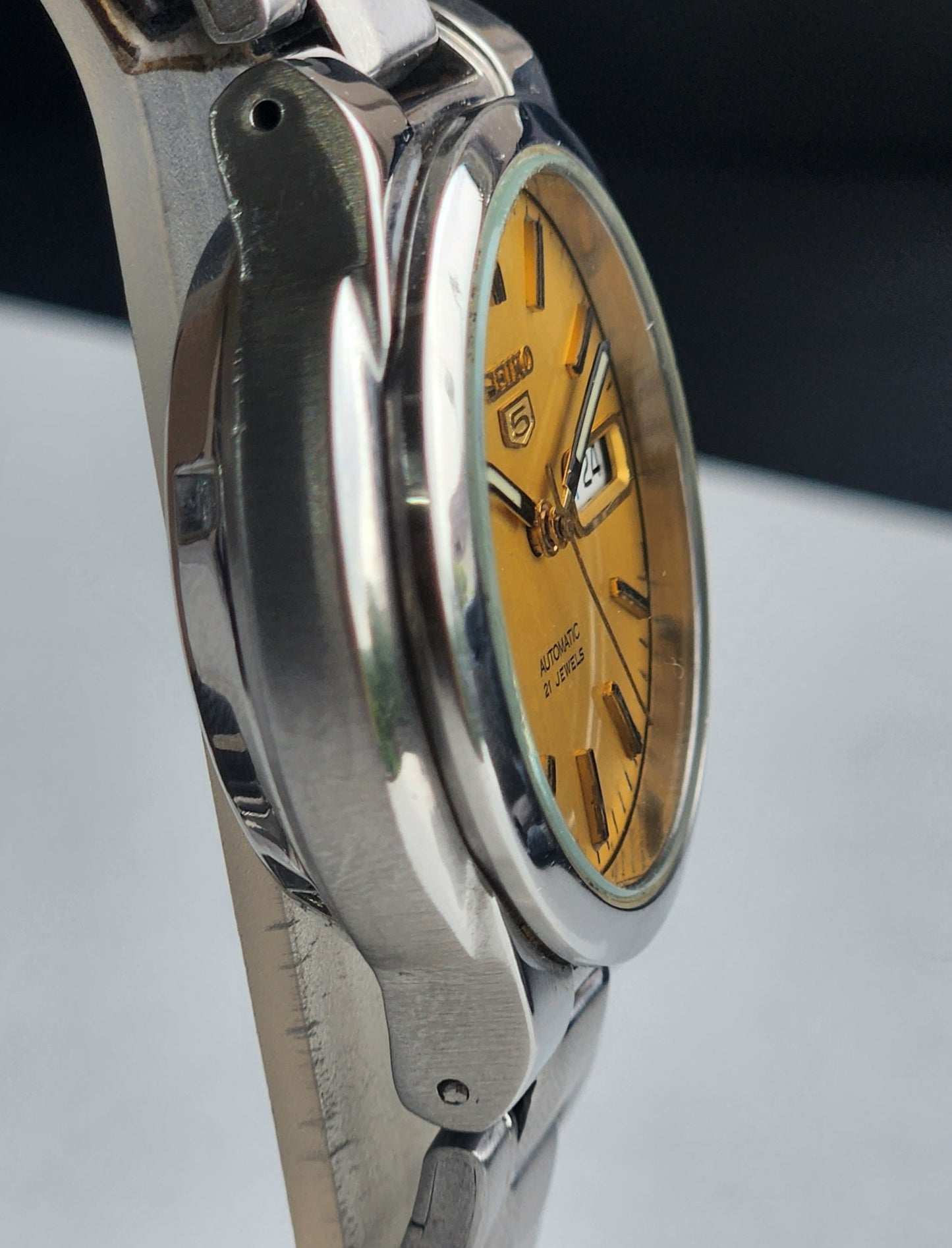 Vintage Original Seiko 5 Automatic 7S26-0530 Golden Face 21 Jewels With Exhibition Back Day-Date Japanese Men's Wrist Watch I56