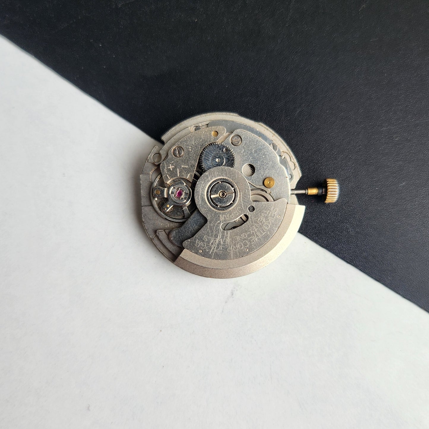SEIKO 5 AUTOMATIC JAPAN MOVEMENT CAL NO.7S26 DAY/DATE ON-3 CROWN AT-3 O'CLOCK I70