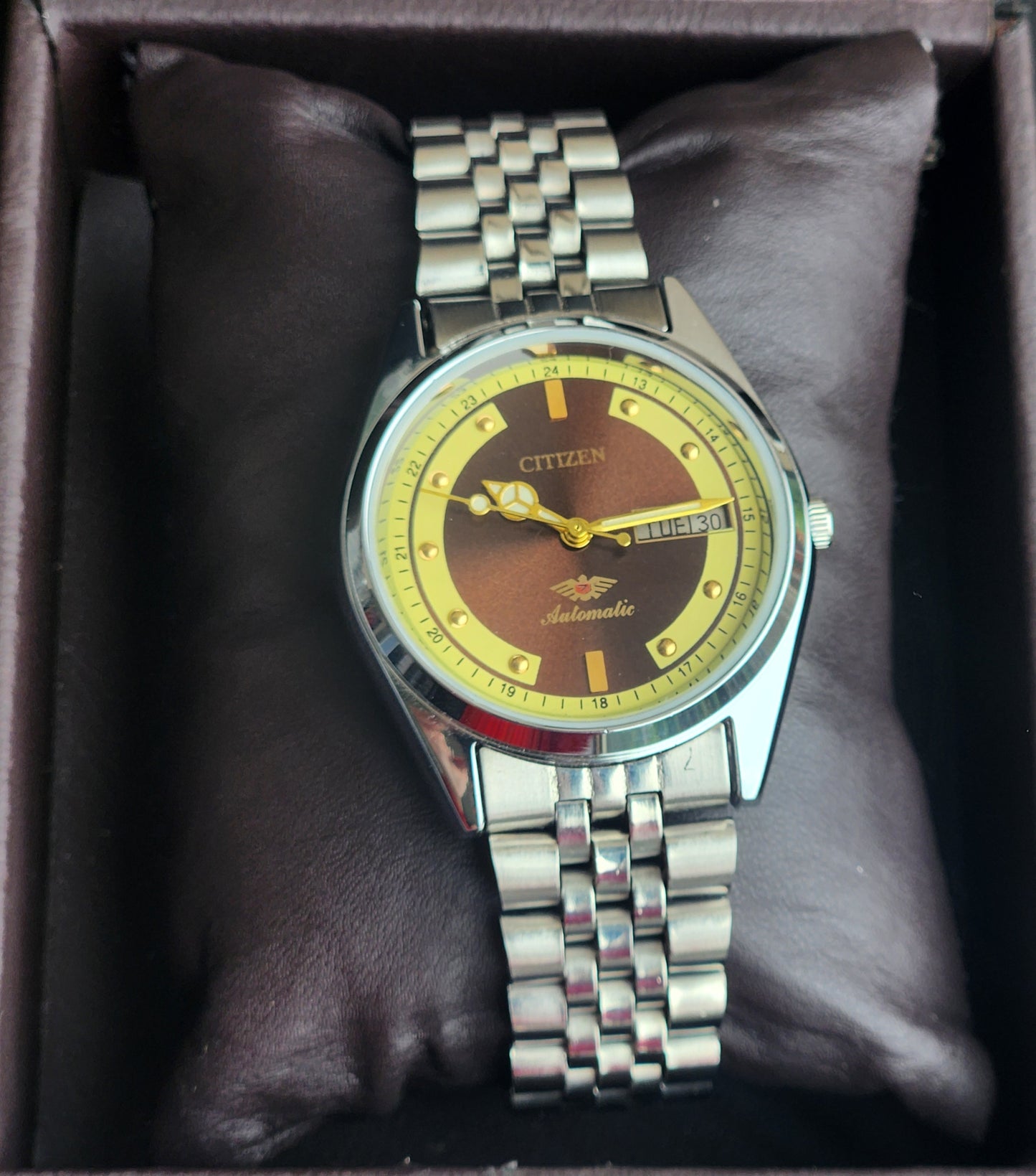 Vintage Mod Citizen 8200 Automatic 21 Jewels Brown Face Day-Date Jubilee Bracelet I81