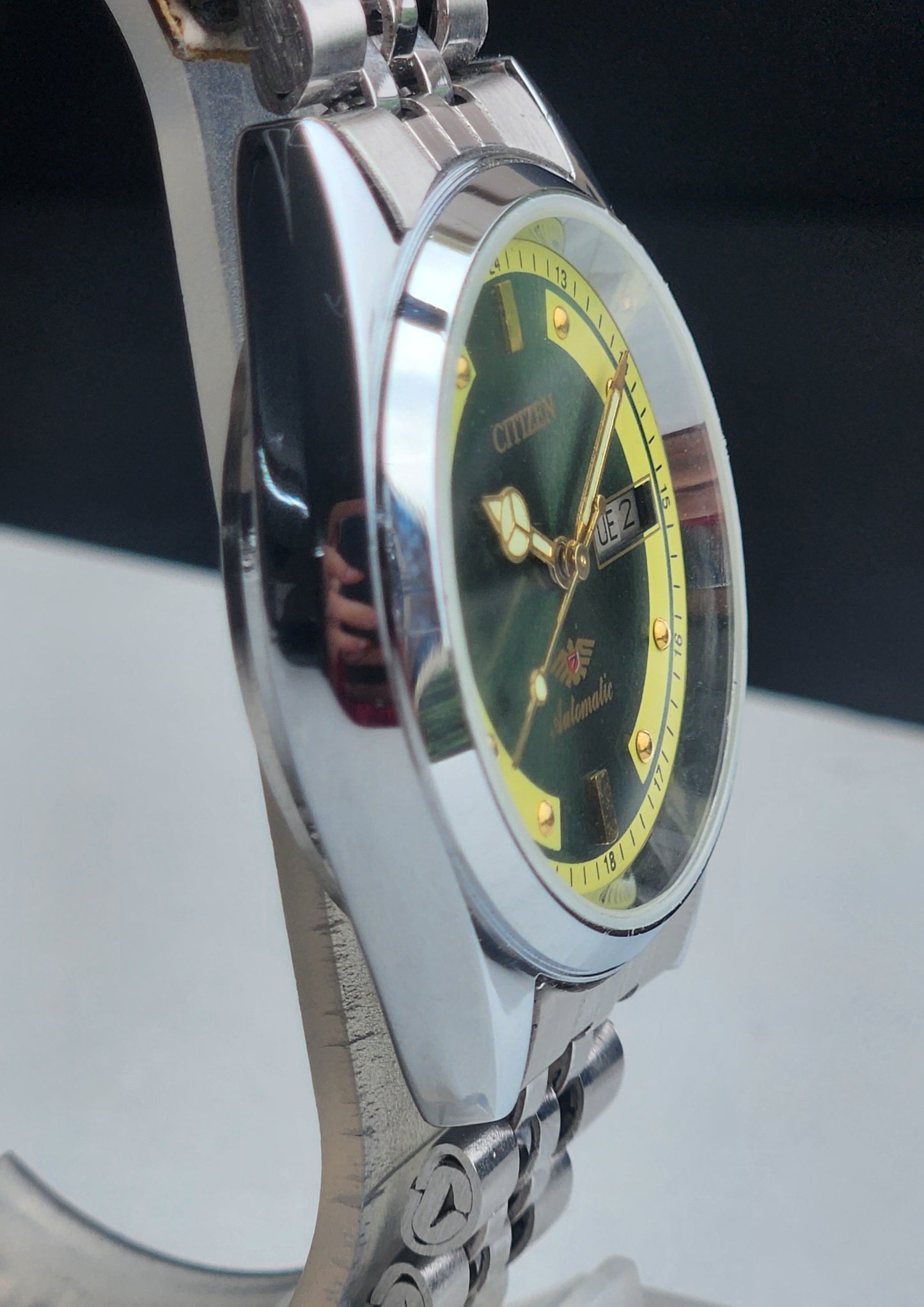 Vintage Mod Citizen 8200 Automatic 21 Jewels Green Face Day-Date Jubilee Bracelet I78