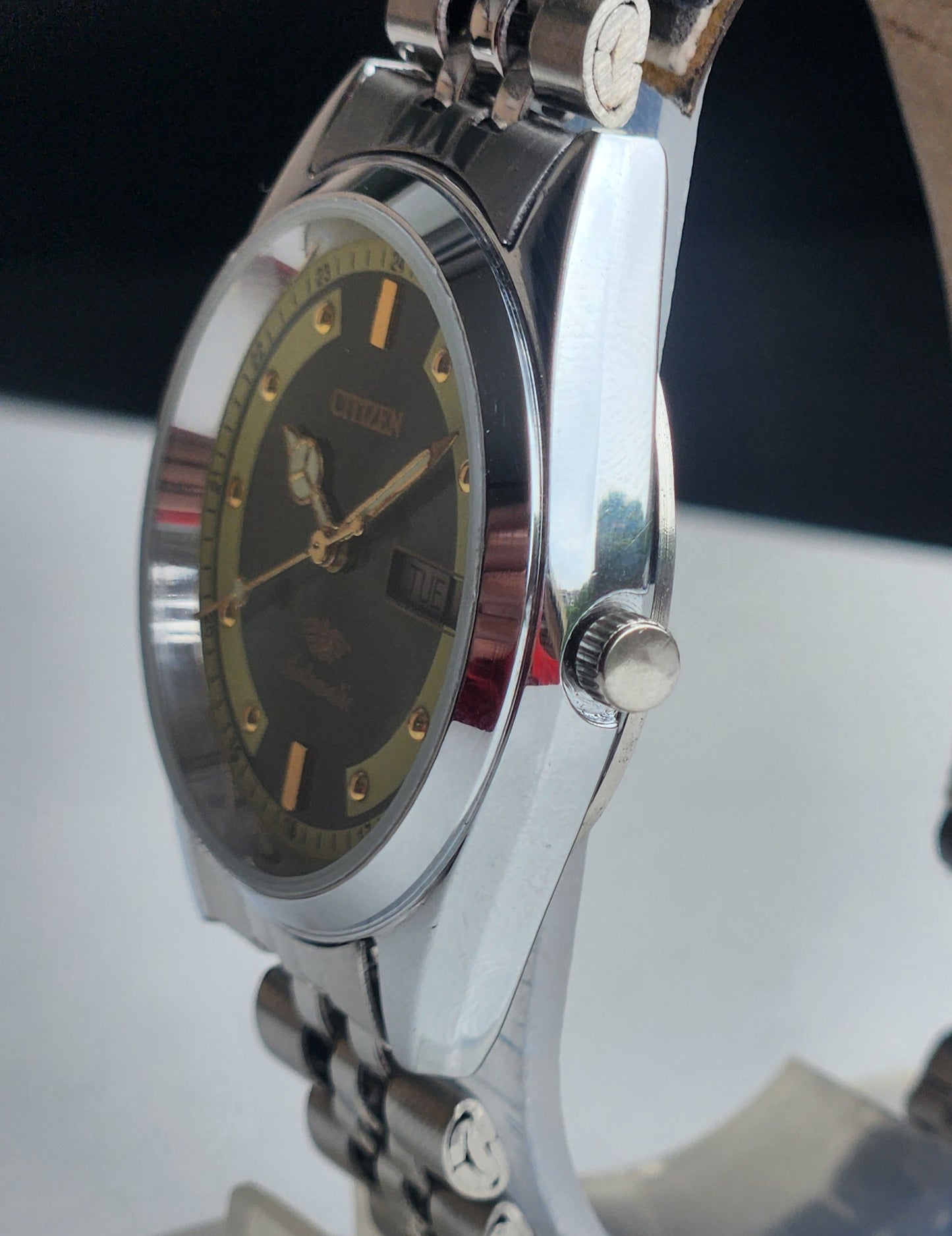 Vintage Mod Citizen 8200 Automatic 21 Jewels Green Face Day-Date Jubilee Bracelet I78