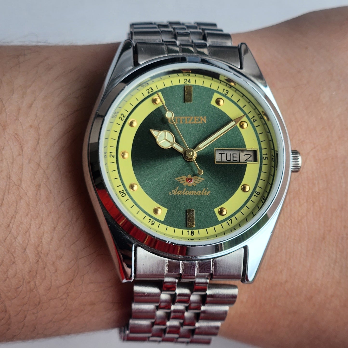 Vintage Mod Citizen 8200 Automatic 21 Jewels Green Face Day-Date Jubilee Bracelet I78