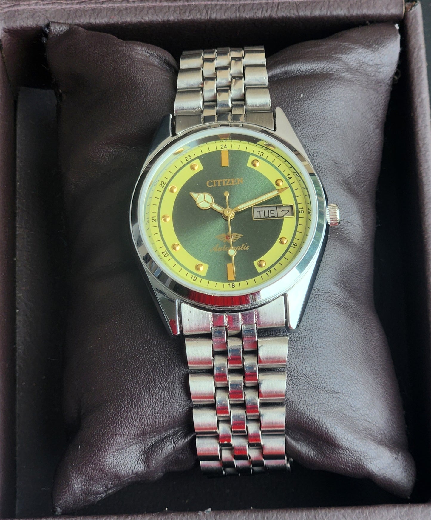Vintage Mod Citizen 8200 Automatic 21 Jewels Green Face Day-Date Jubilee Bracelet I78