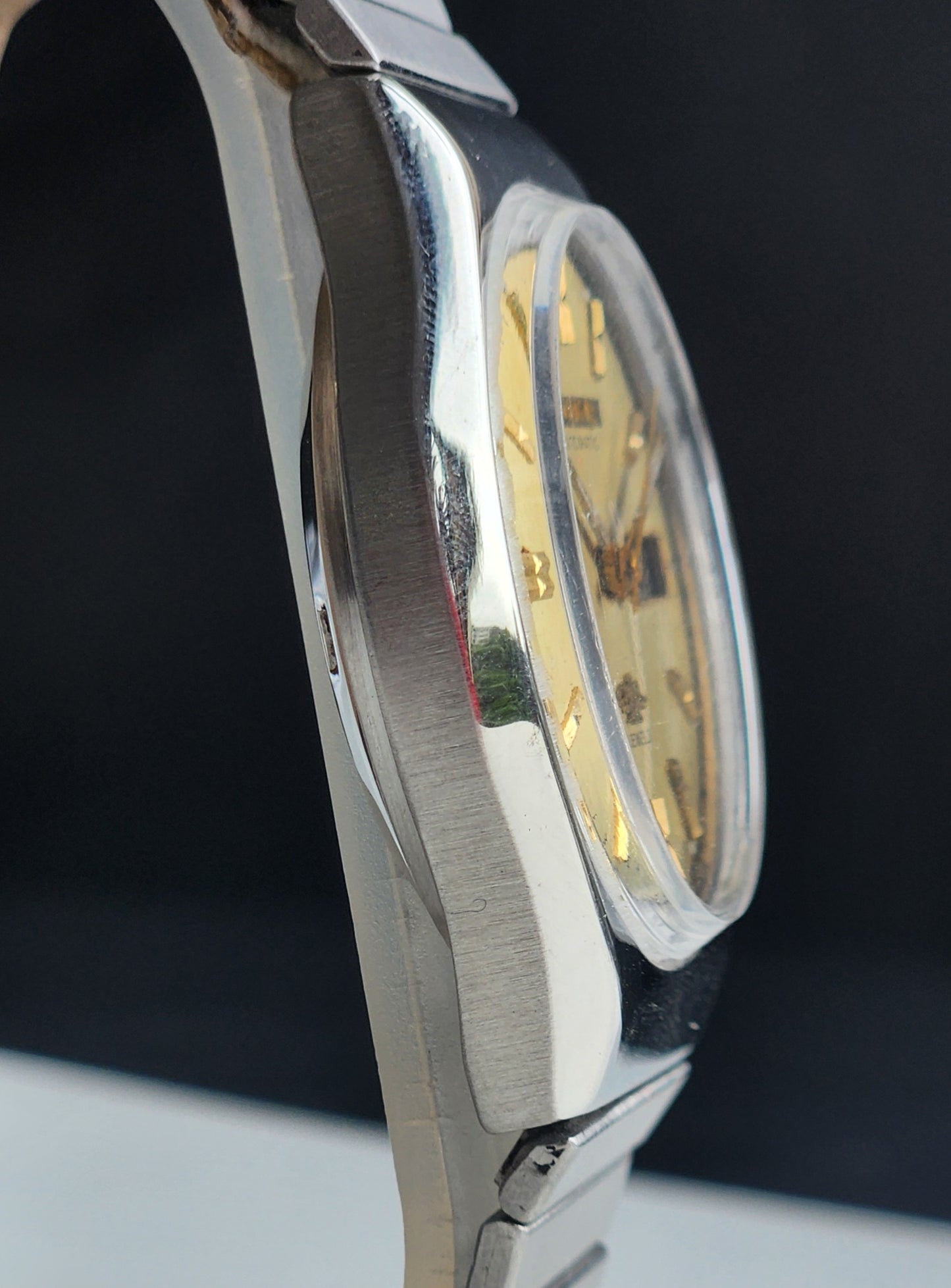 Vintage 1979 Original Citizen Automatic 8200 Golden Face 21 Jewels Day-Date Japanese Men's Wrist Watch IN01