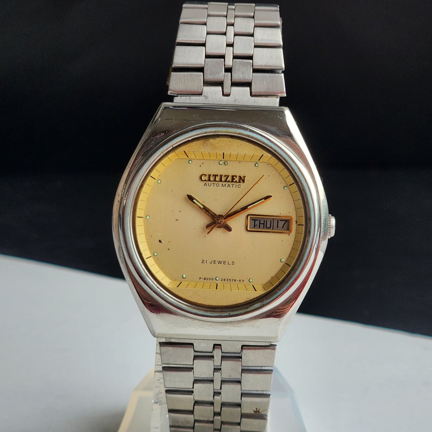Vintage 1975 Original Citizen Automatic 8200 Golden Face 21 Jewels Day-Date Japanese Men's Wrist Watch IN12