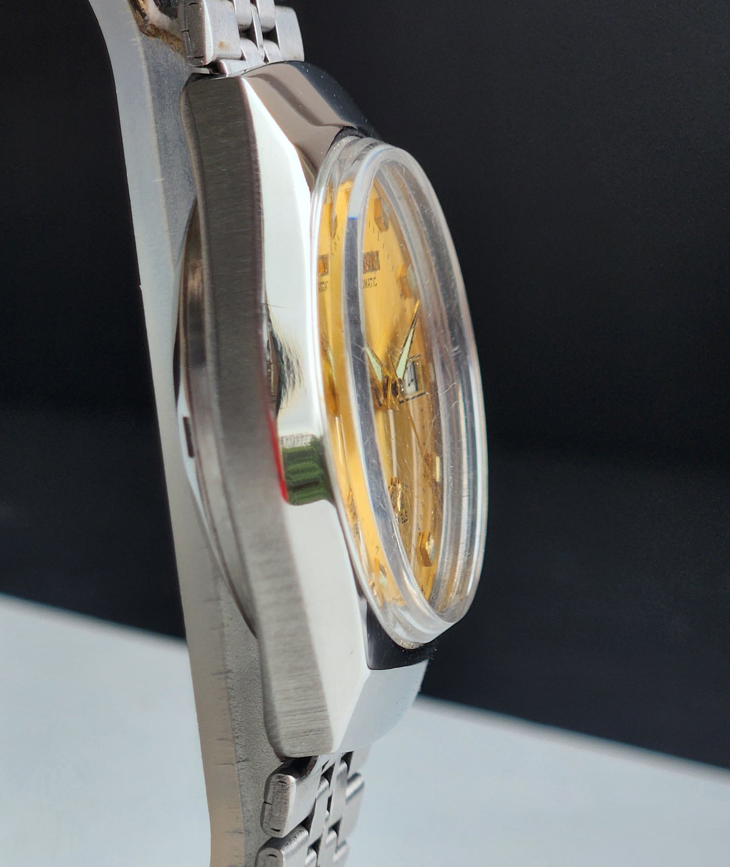 Vintage 1982 Original Citizen Automatic 8200 Golden Face 21 Jewels Day-Date Japanese Men's Wrist Watch IN13