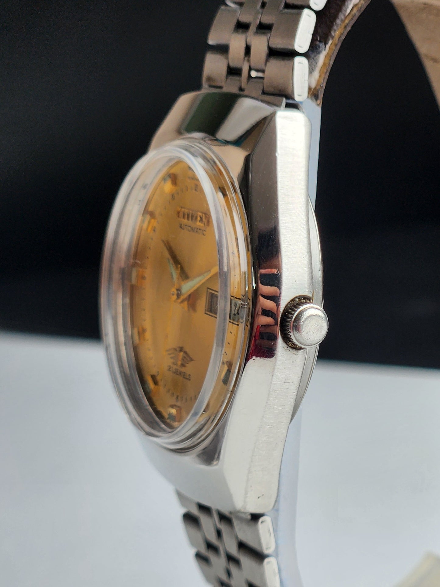 Vintage 1982 Original Citizen Automatic 8200 Golden Face 21 Jewels Day-Date Japanese Men's Wrist Watch IN13