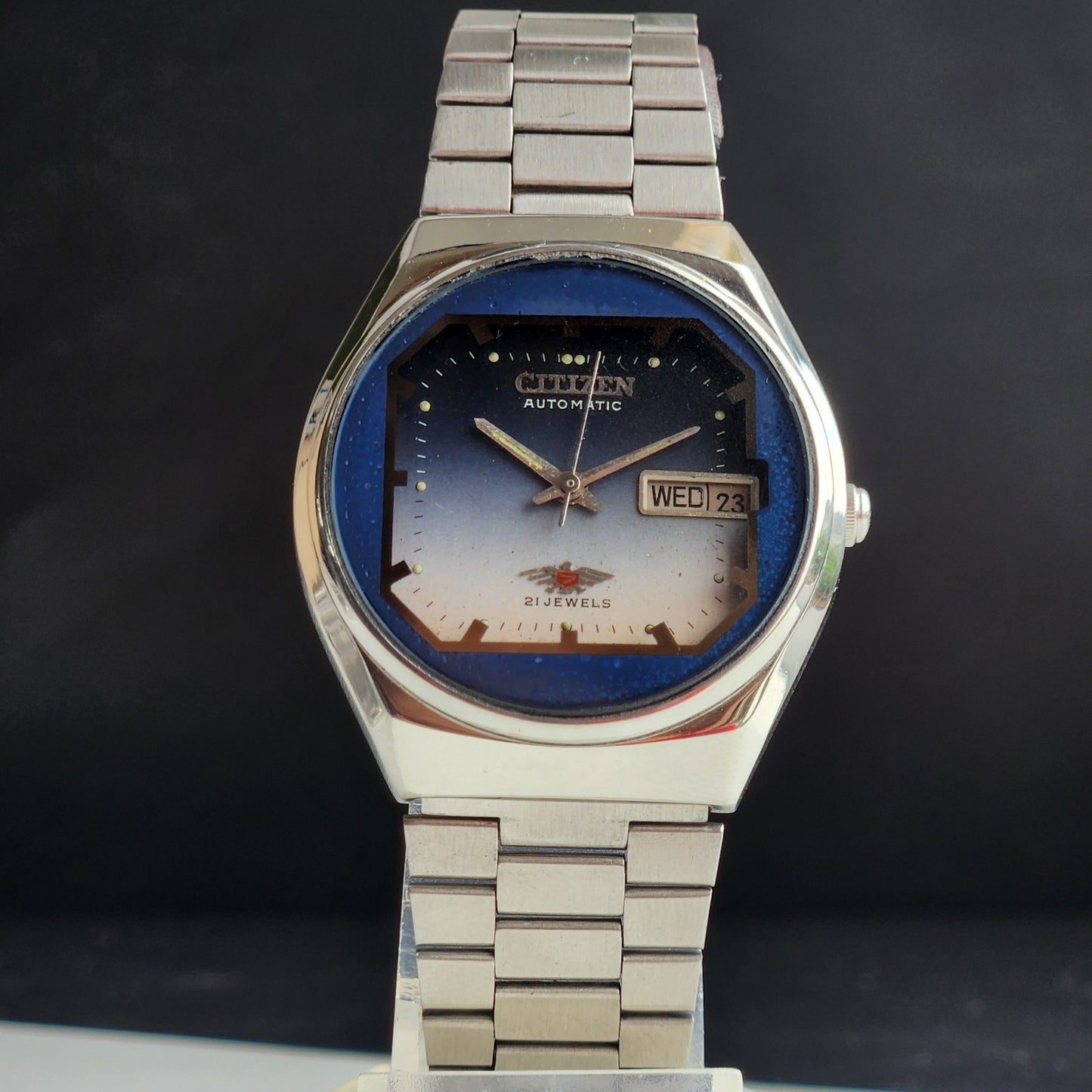 Vintage 1982 Original Citizen Automatic 8200 Blue Face 21 Jewels Day-Date Japanese Men's Wrist Watch IN14