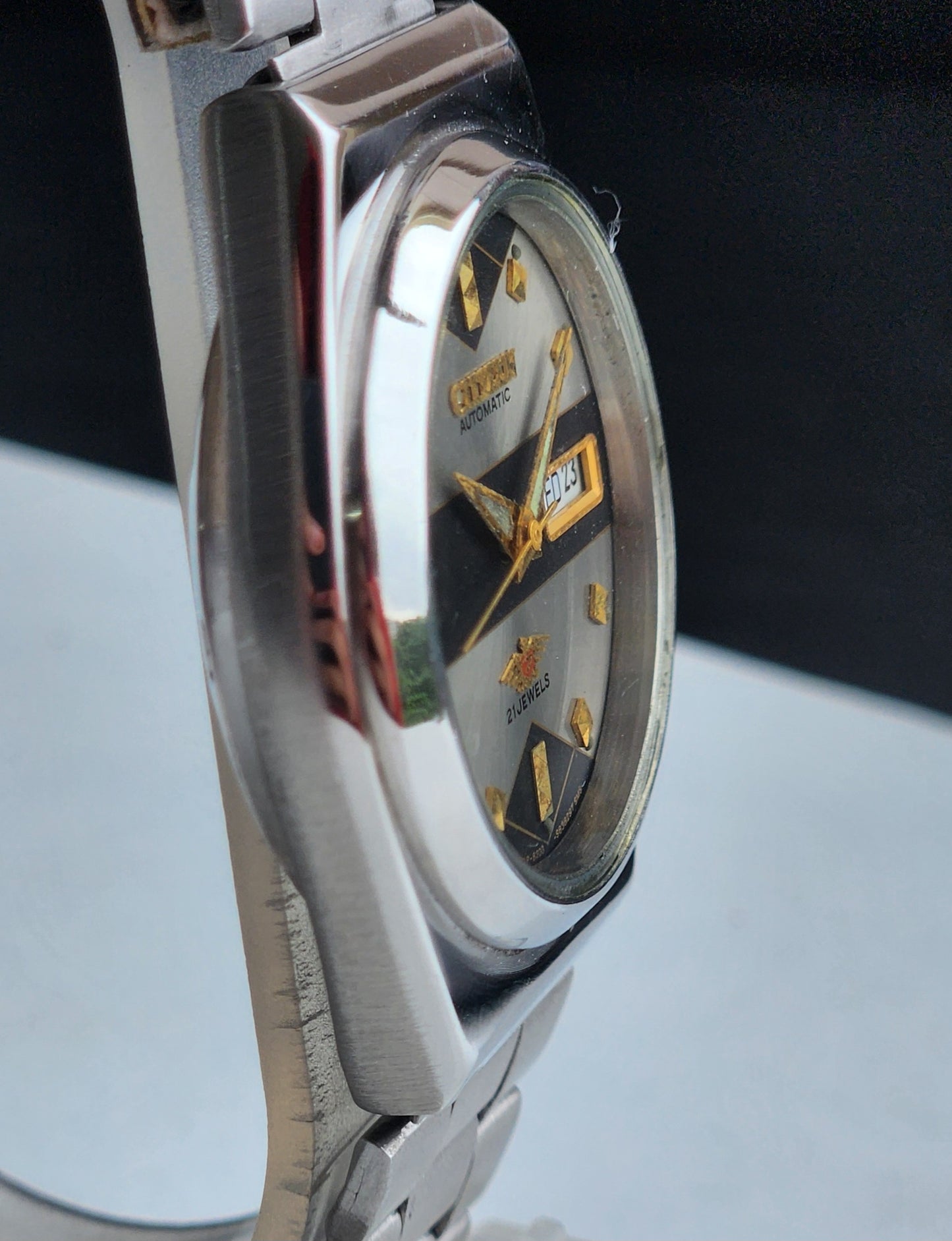 Vintage 1982 Original Citizen Automatic 8200 Black/Grey Face 21 Jewels Day-Date Japanese Men's Wrist Watch IN15