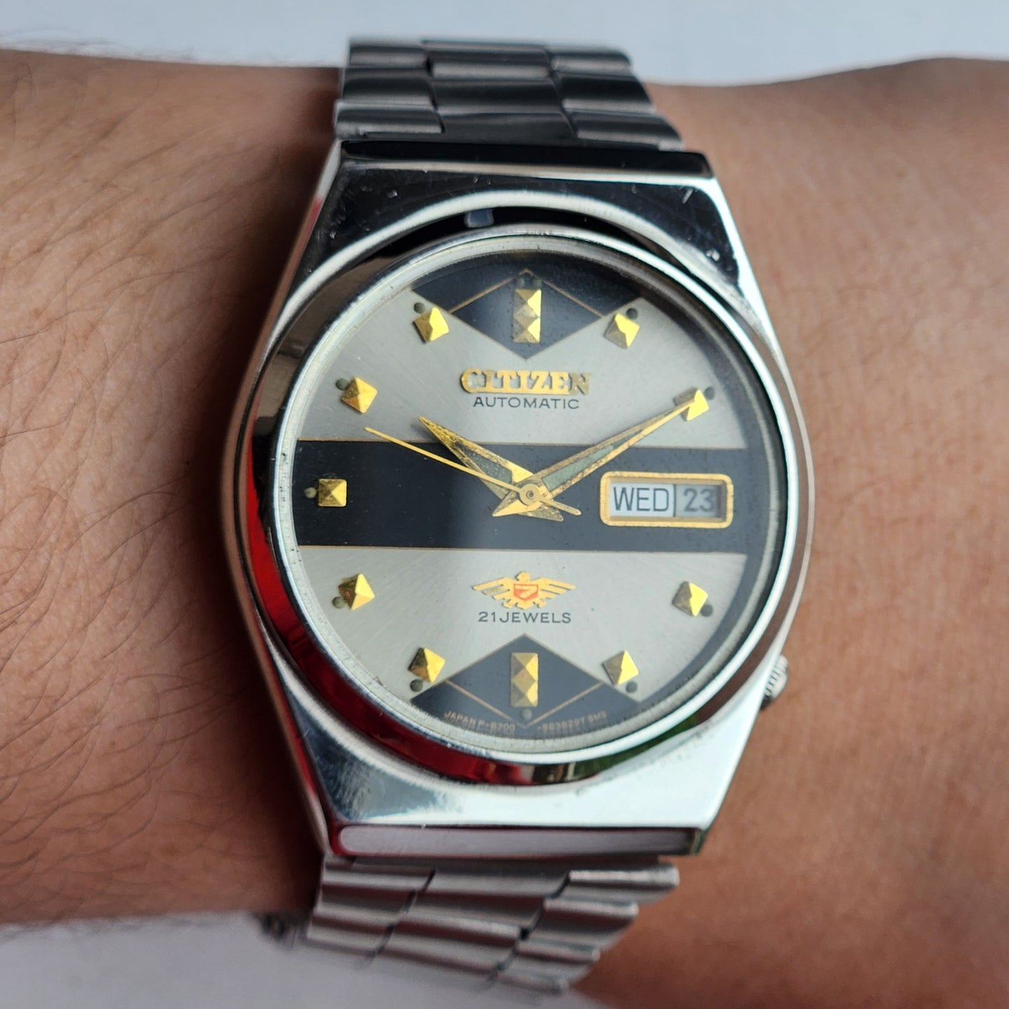 Vintage 1982 Original Citizen Automatic 8200 Black/Grey Face 21 Jewels Day-Date Japanese Men's Wrist Watch IN15