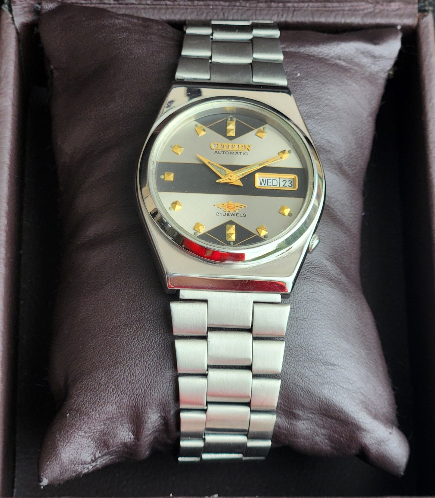 Vintage 1982 Original Citizen Automatic 8200 Black/Grey Face 21 Jewels Day-Date Japanese Men's Wrist Watch IN15