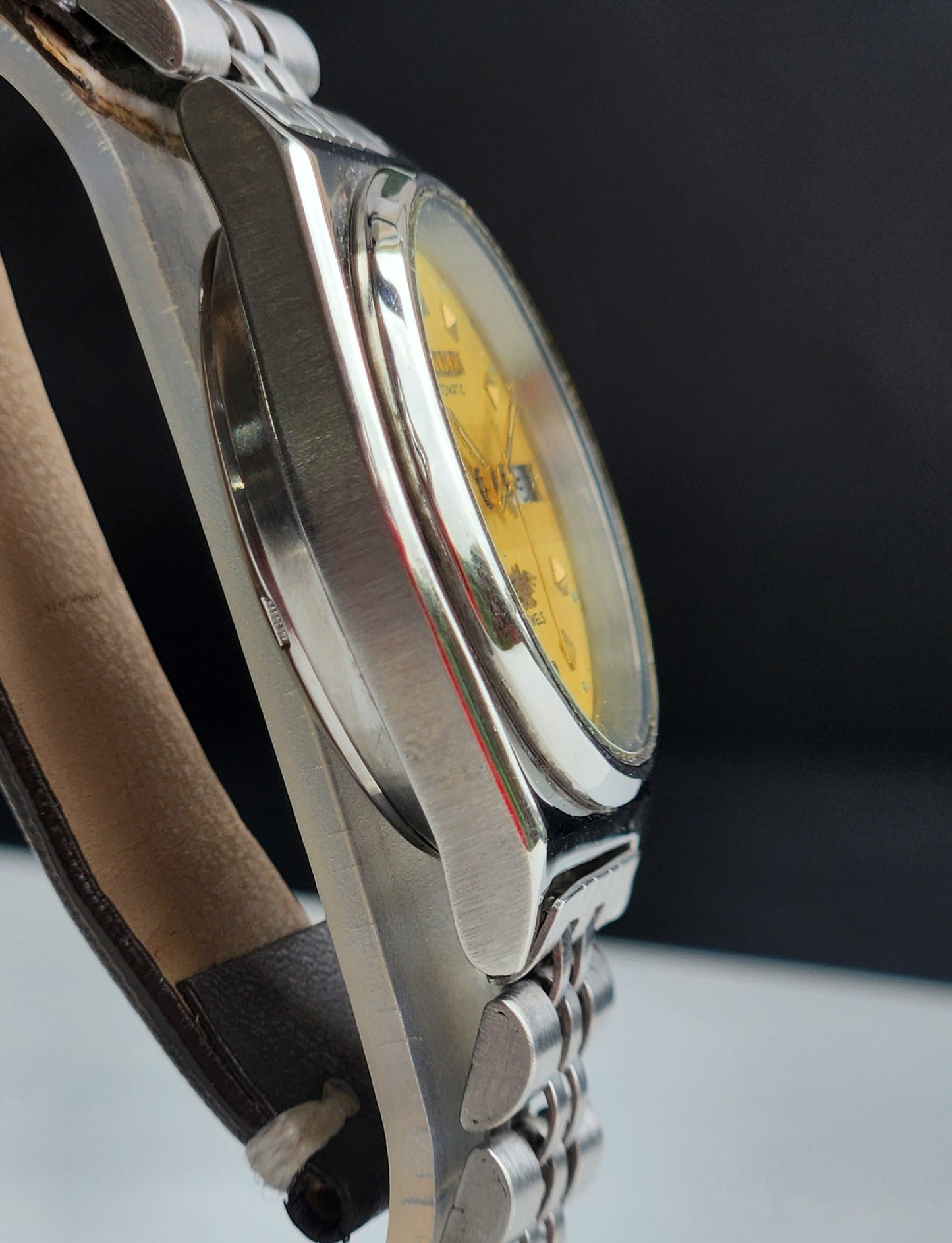 Vintage 1982 Original Citizen Automatic 8200 Golden Face 21 Jewels Day-Date Japanese Men's Wrist Watch IN18