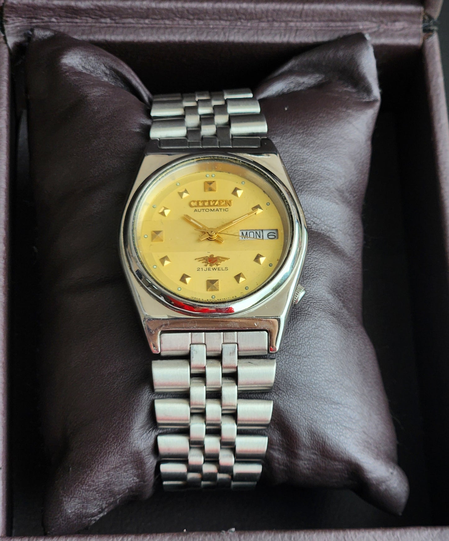 Vintage 1982 Original Citizen Automatic 8200 Golden Face 21 Jewels Day-Date Japanese Men's Wrist Watch IN18