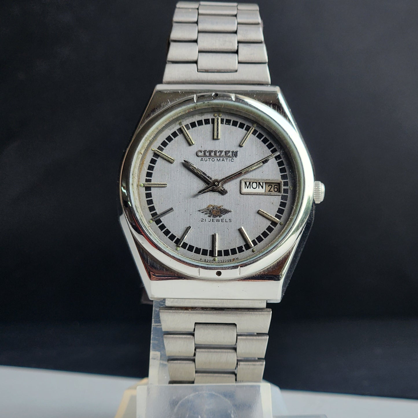 Vintage Original Citizen Automatic 8200 Grey Face 21 Jewels With Exhibition Back Day-Date Japanese Men's Wrist Watch IN39
