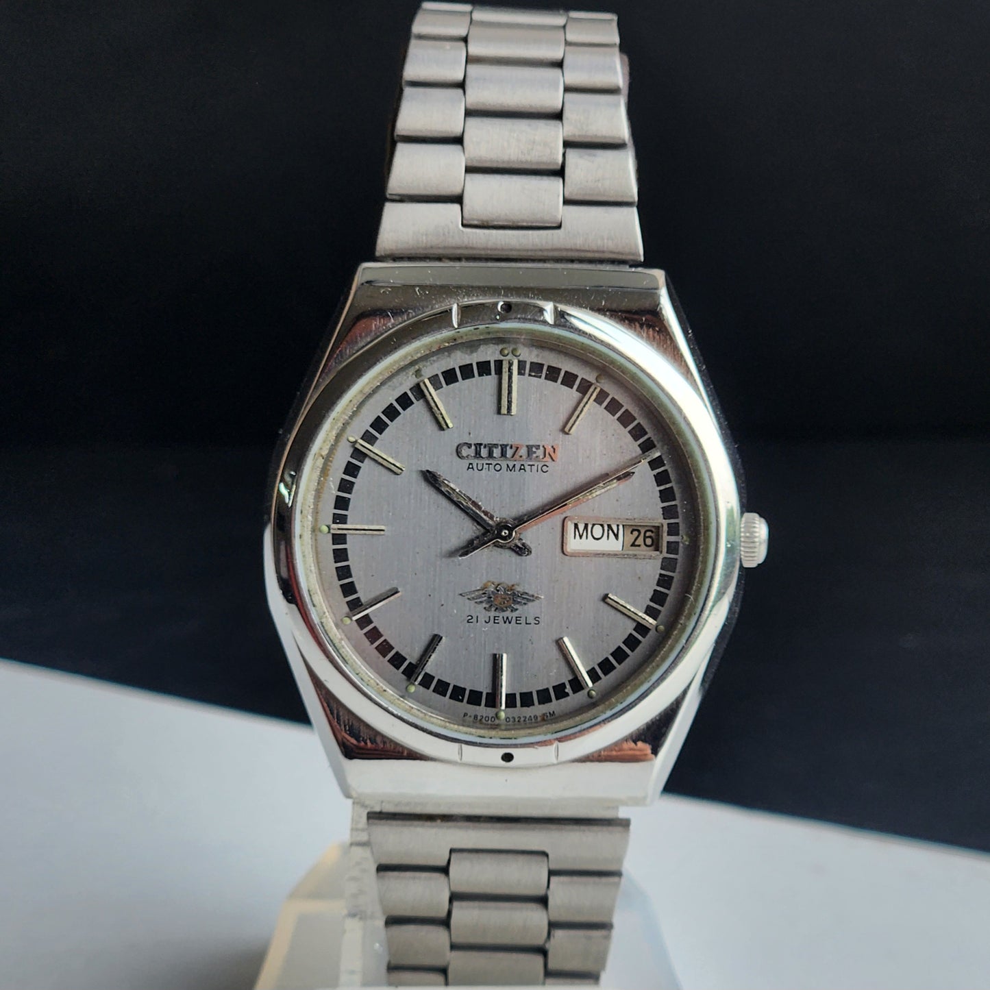 Vintage Original Citizen Automatic 8200 Grey Face 21 Jewels With Exhibition Back Day-Date Japanese Men's Wrist Watch IN39