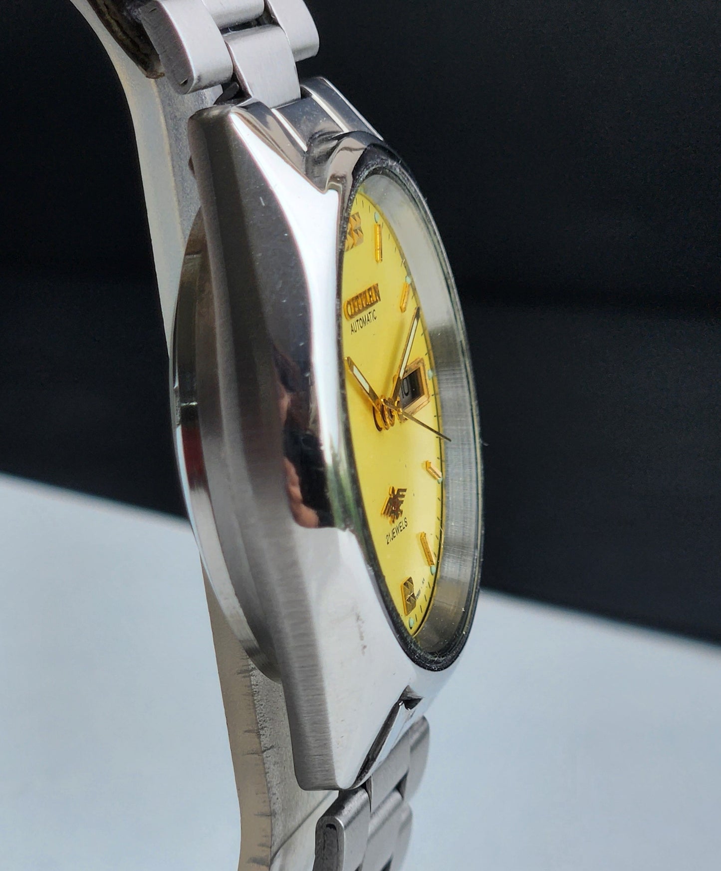 Vintage Original Citizen Automatic 8200 Parrot Green Face 21 Jewels With Exhibition Back Day-Date Japanese Men's Wrist Watch IN41