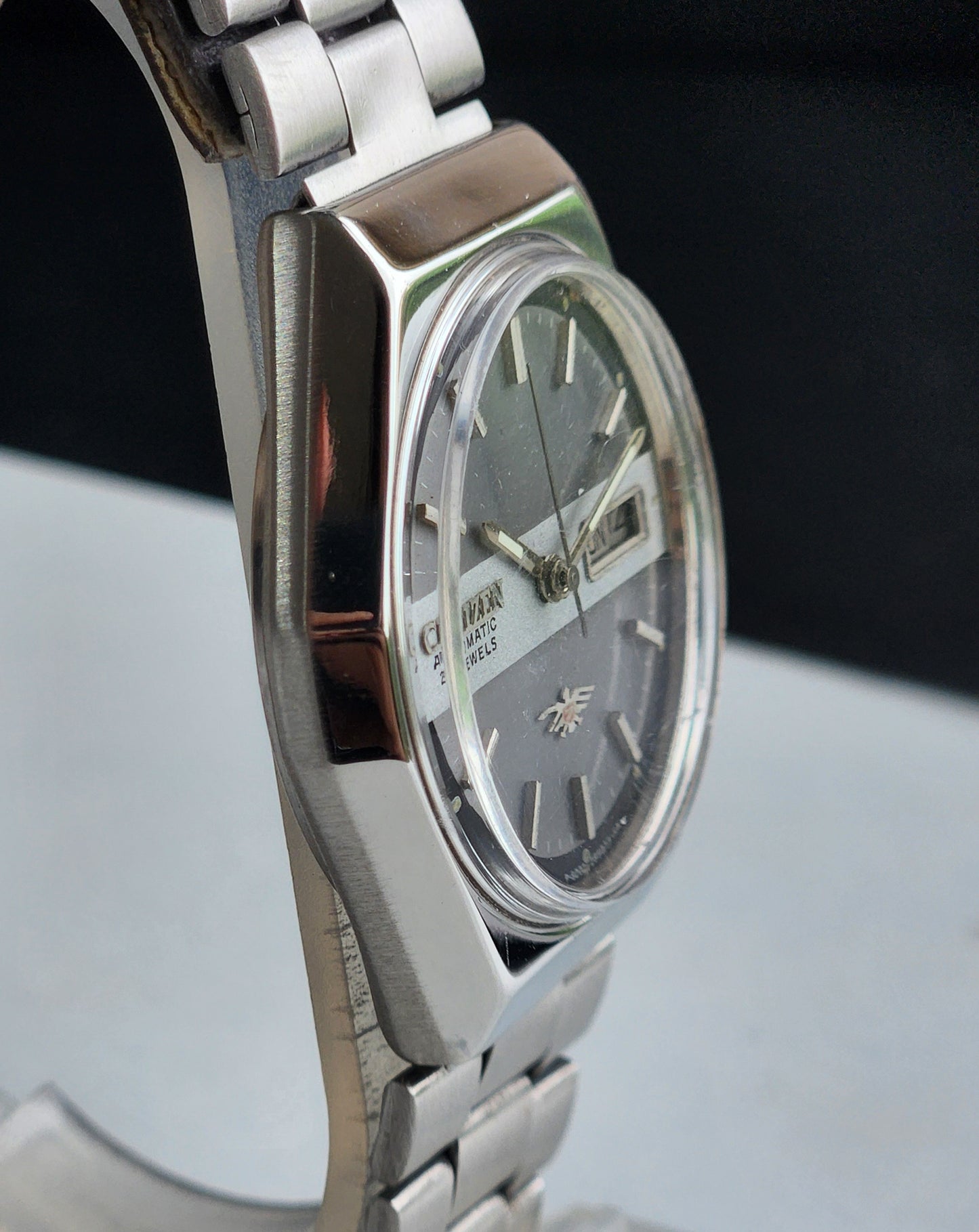 Vintage Original Citizen Automatic 8200 Grey Face 21 Jewels With Exhibition Back Day-Date Japanese Men's Wrist Watch IN46