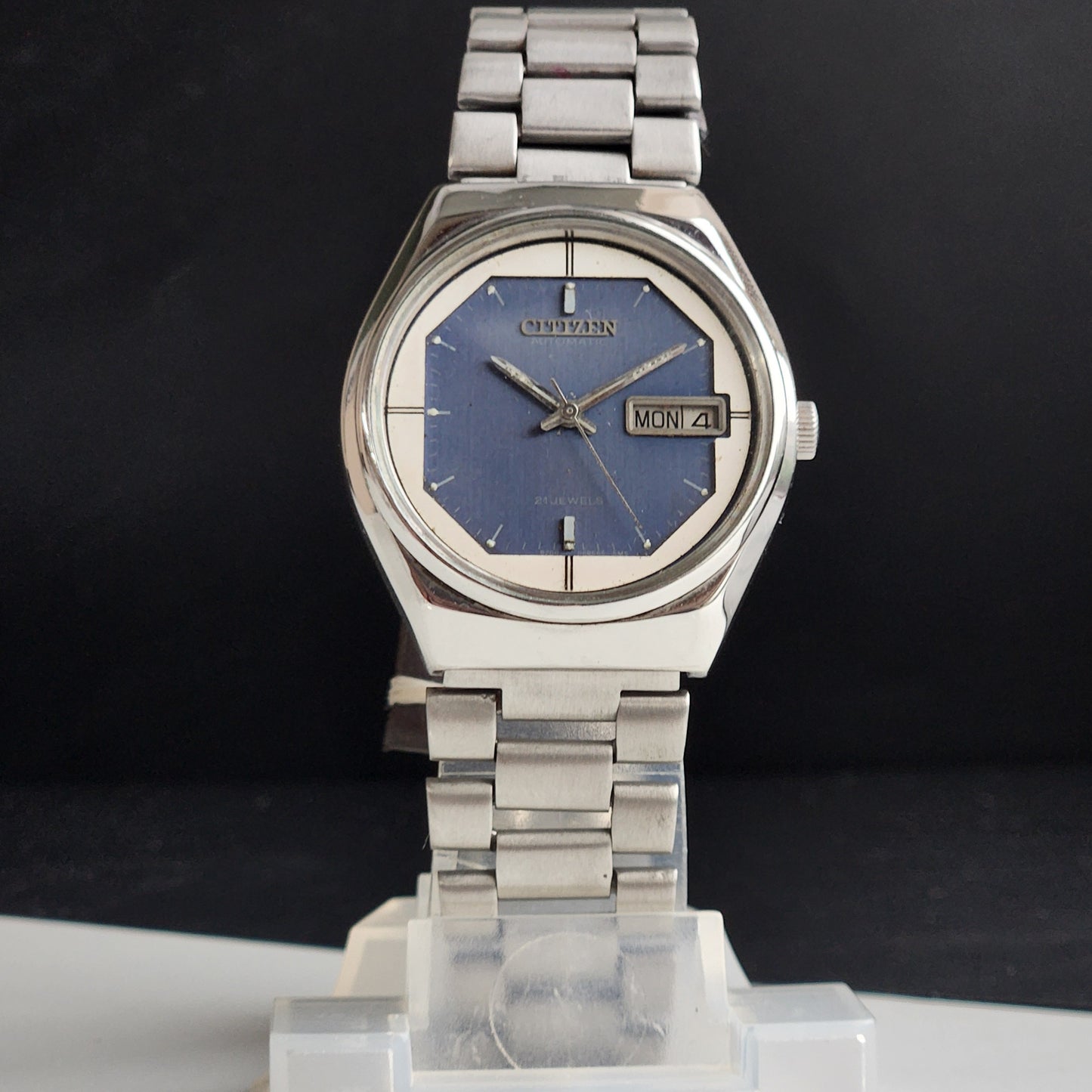Vintage Original Citizen Automatic 8200 Blue Face 21 Jewels With Exhibition Back Day-Date Japanese Men's Wrist Watch IN47