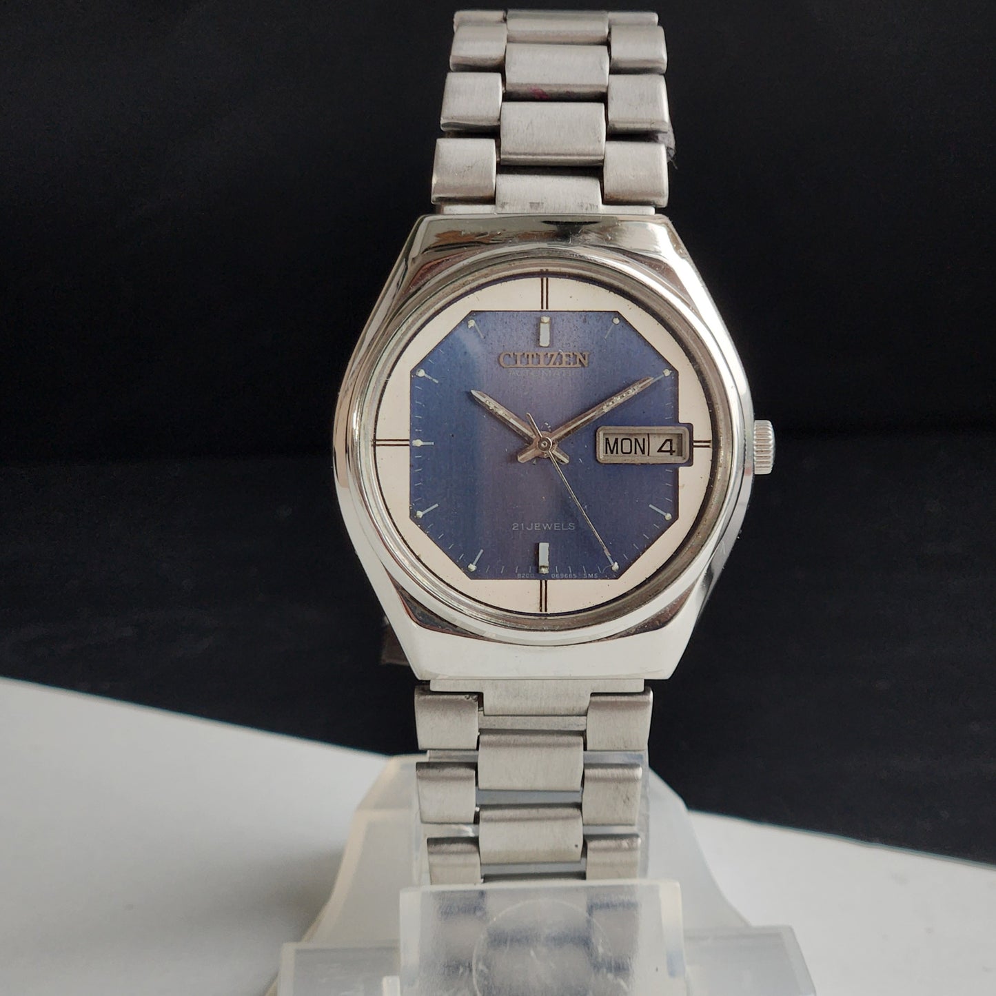 Vintage Original Citizen Automatic 8200 Blue Face 21 Jewels With Exhibition Back Day-Date Japanese Men's Wrist Watch IN47