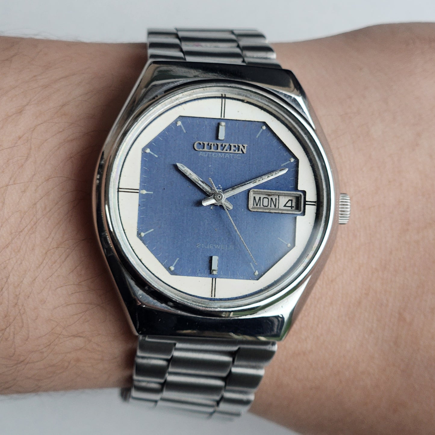 Vintage Original Citizen Automatic 8200 Blue Face 21 Jewels With Exhibition Back Day-Date Japanese Men's Wrist Watch IN47