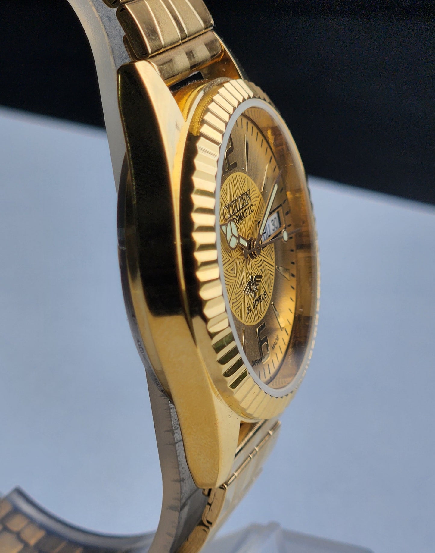 Vintage MOD Citizen Golden Face Automatic 21 Jewels Cal. 8200 35MM Fix Bezel Gold Plated Men's Wrist Watch I90
